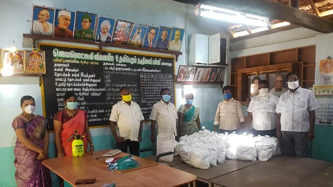 உதவி செய்த ஆசிரியர்கள்
