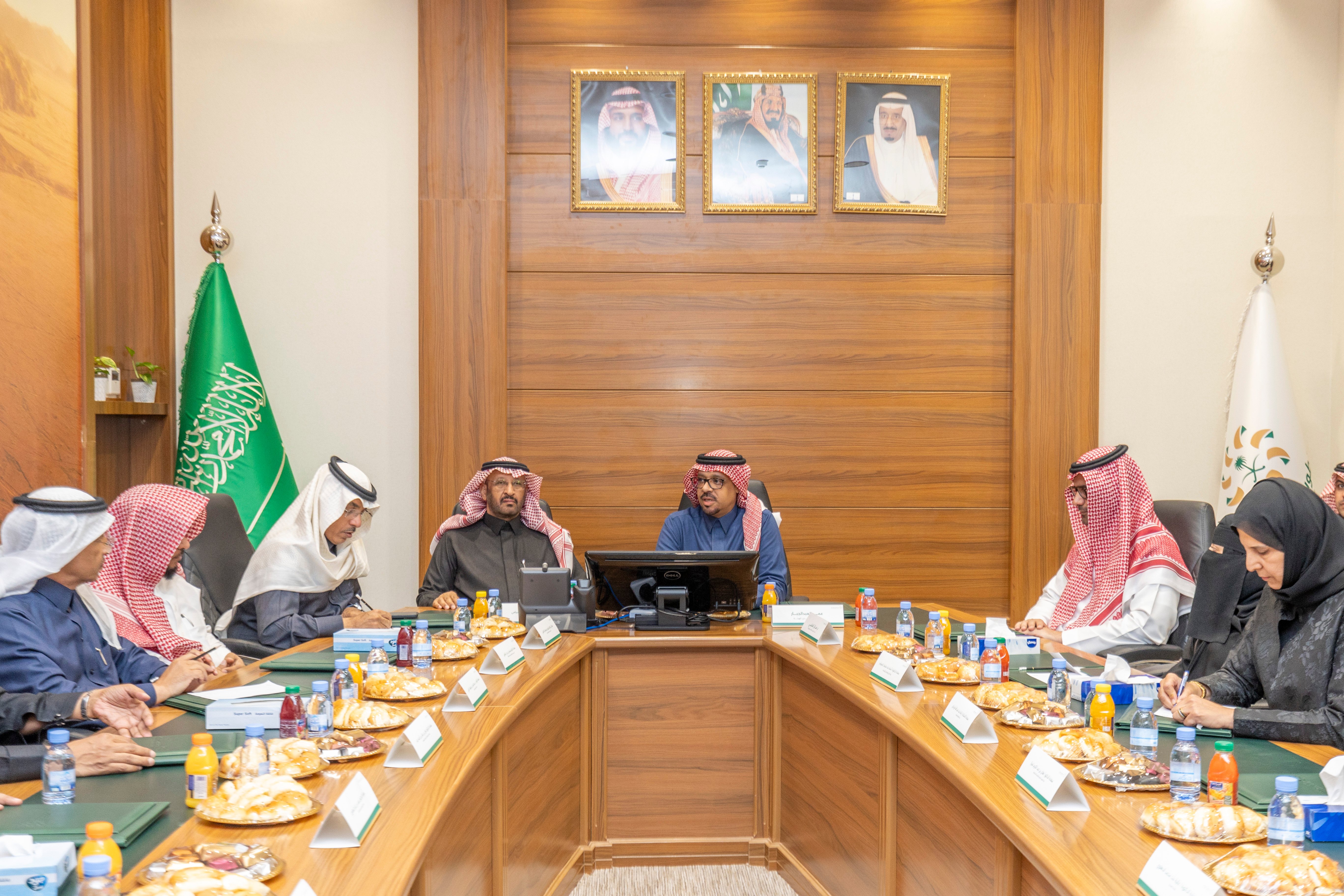 وفد مجلس الشورى يلتقي مسؤولي هيئة تطوير حائل