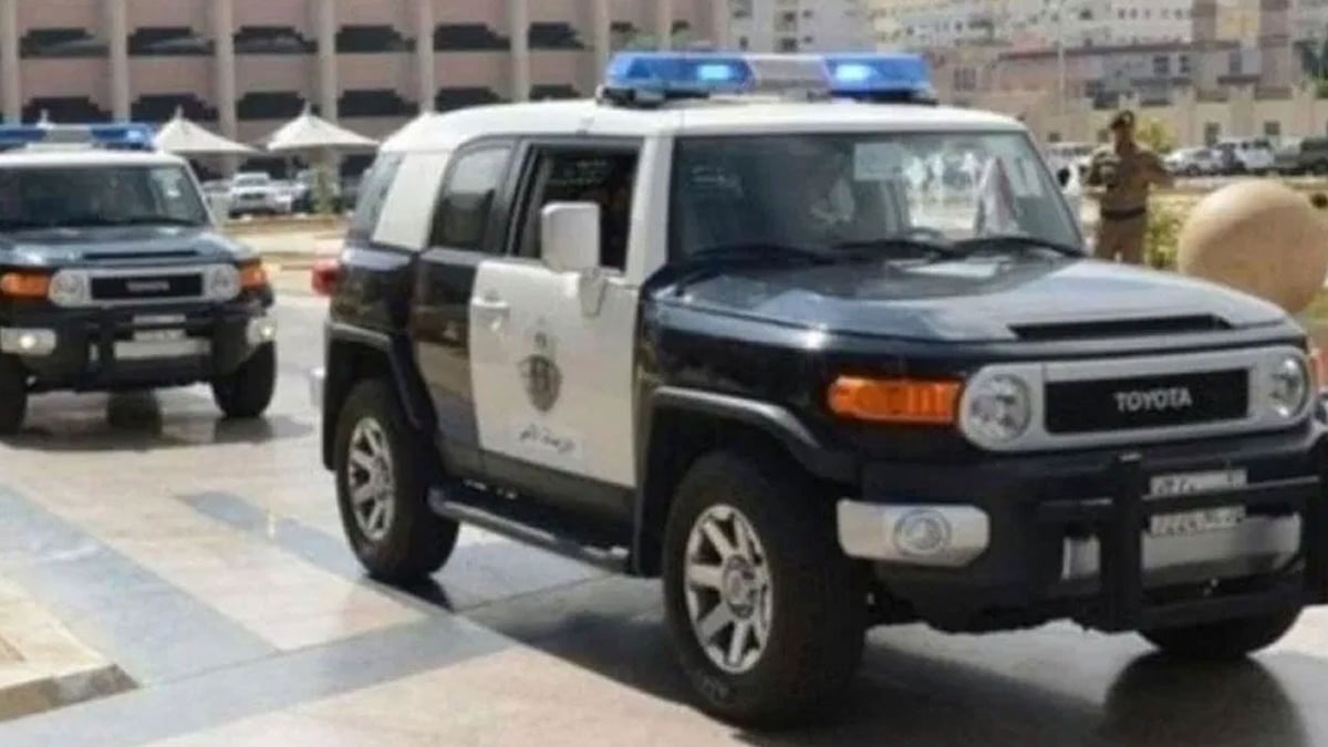 3 مواطنين يُتلِفون جهازًا للرصد الآلي على أحد الطرق.. وشرطة مكة تتدخل