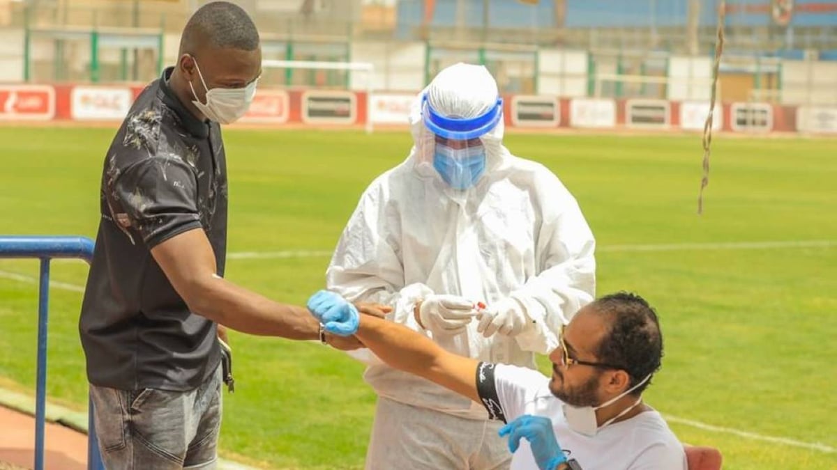 أزمة «مسحات كورونا» تتصاعد في الدوري المصري.. وطلب مفاجئ من الزمالك