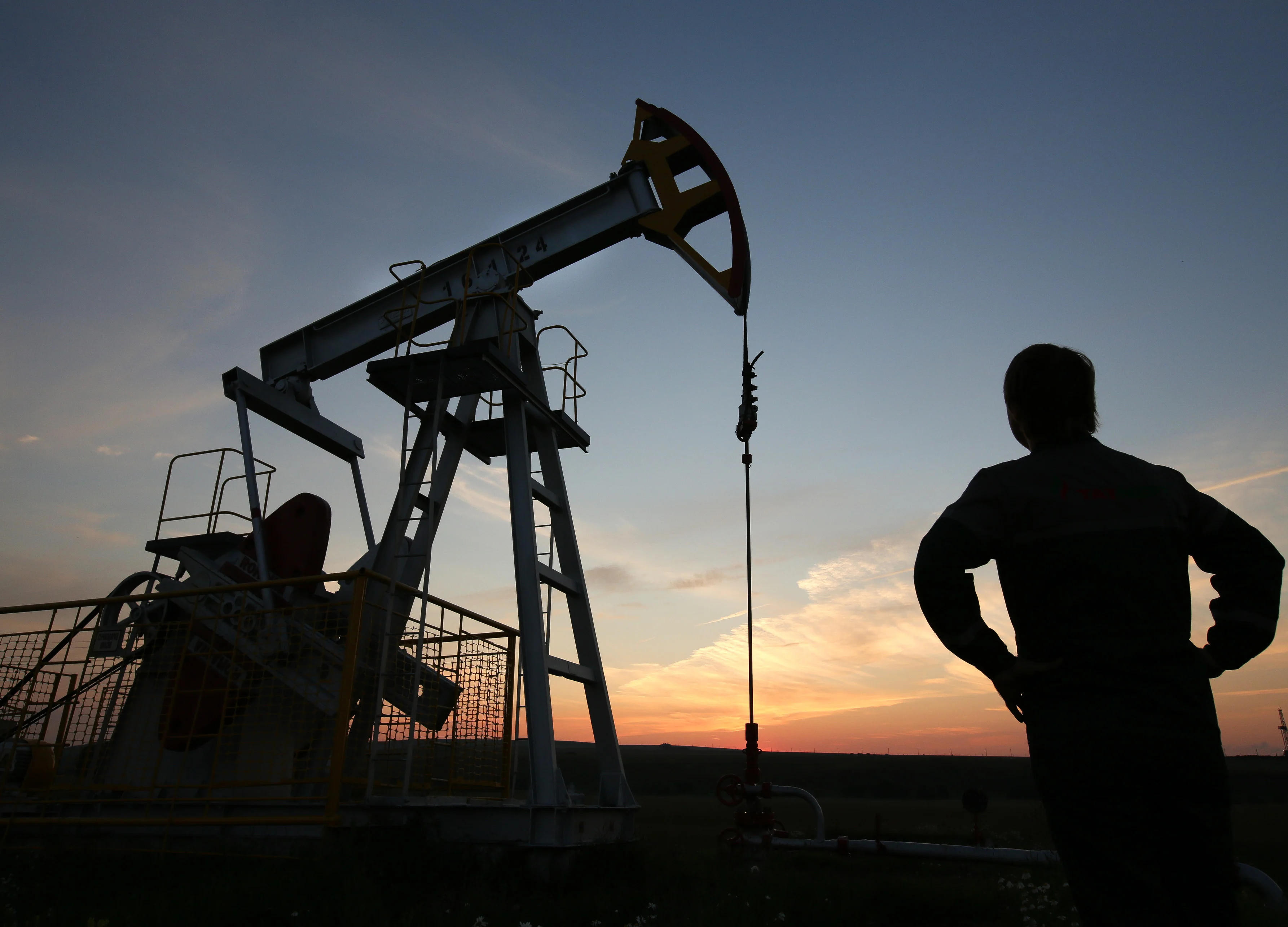 Oil Stumbles on Renewed Fears of Virus Intensifying Beyond China