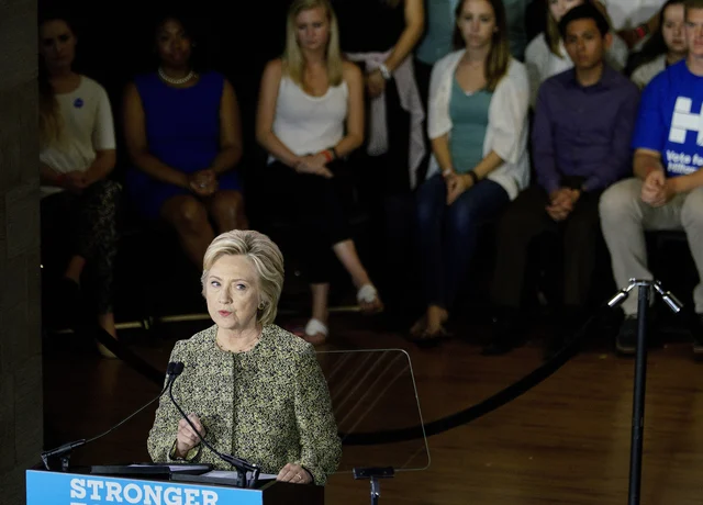 hillary clinton goes between