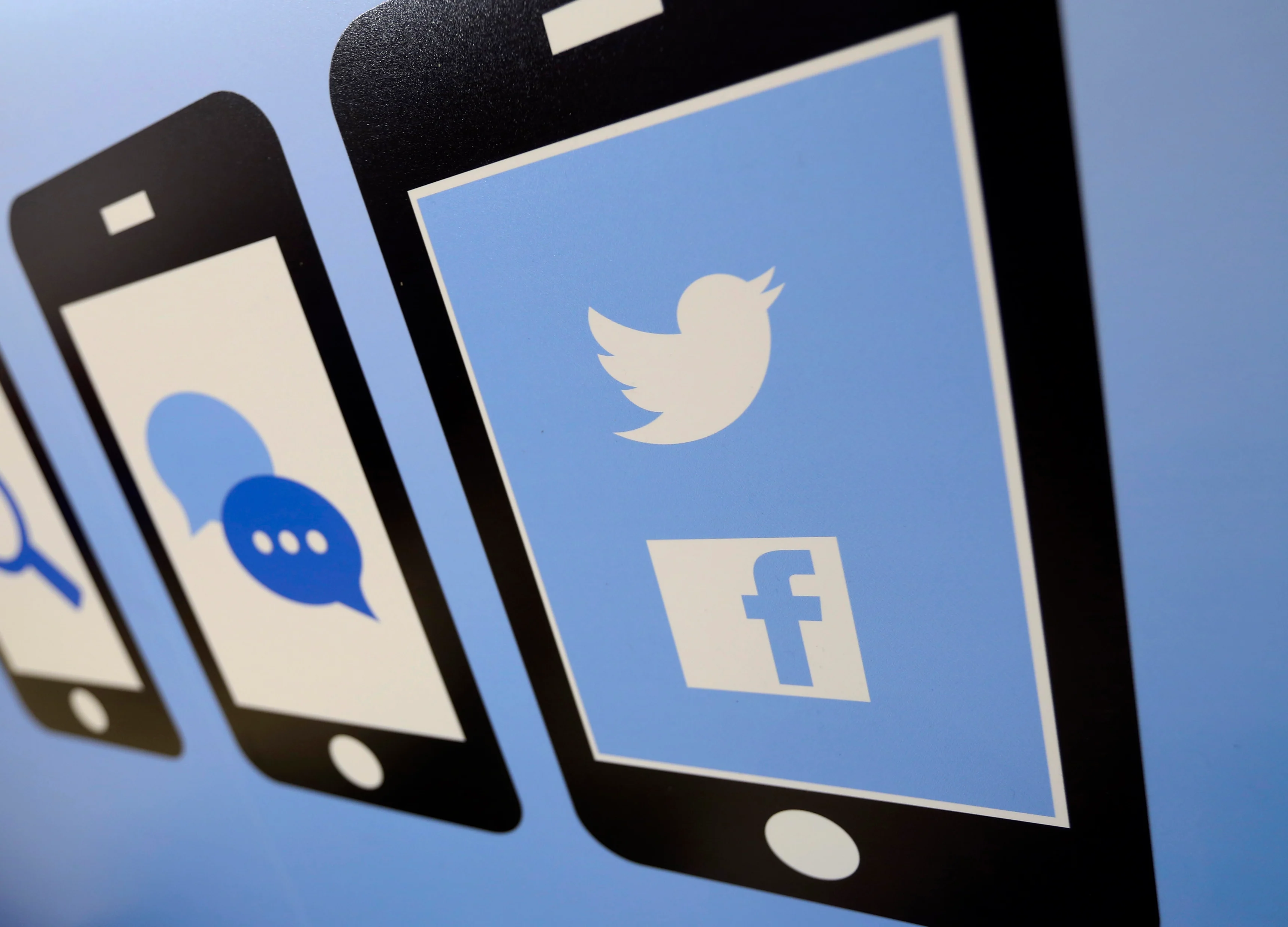 Google, Facebook and Twitter Agree to Fight Fake News in the EU