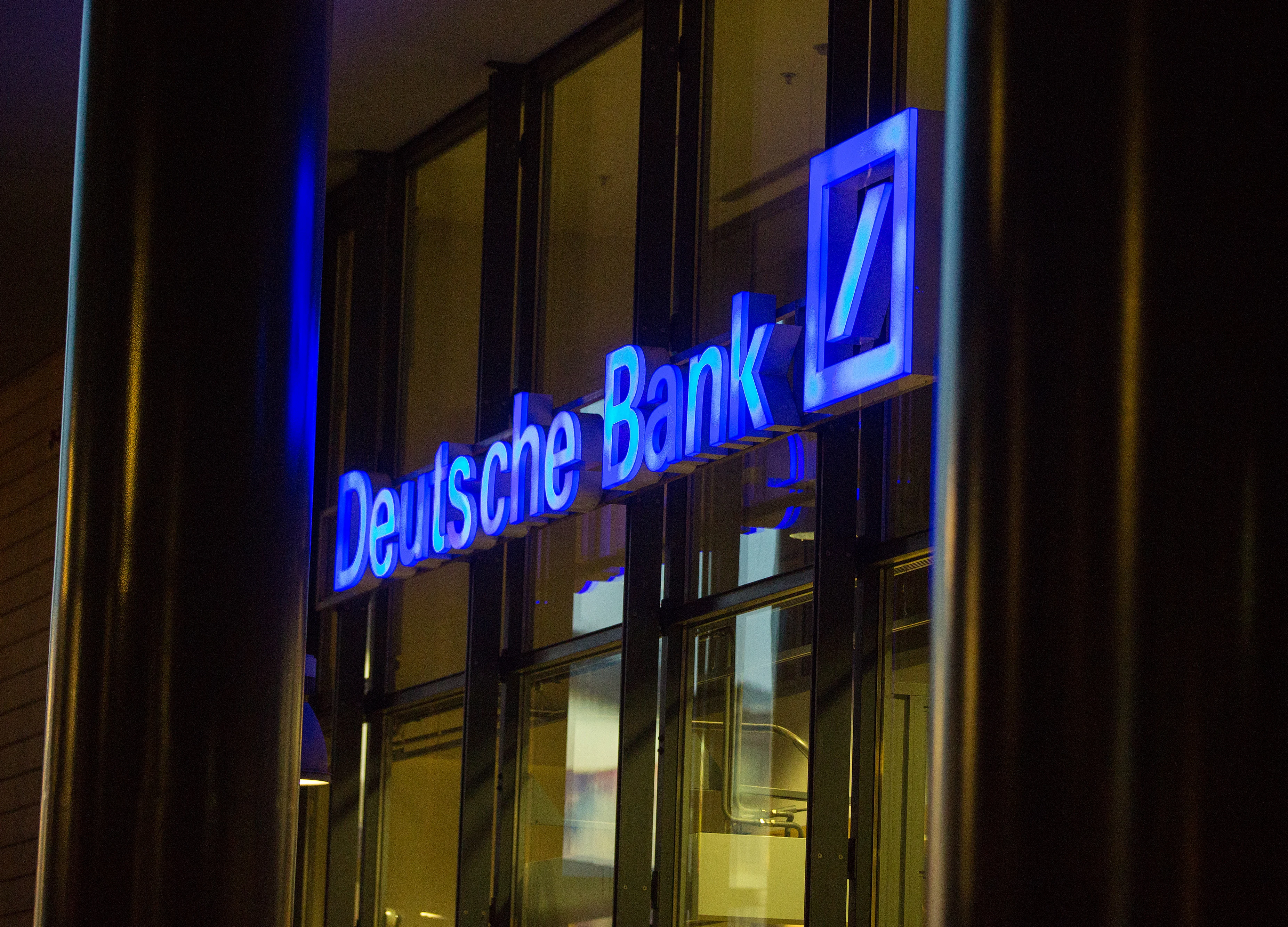 Deutsche Bank Chair Talks Commerzbank Deal to Snap Doom Loop