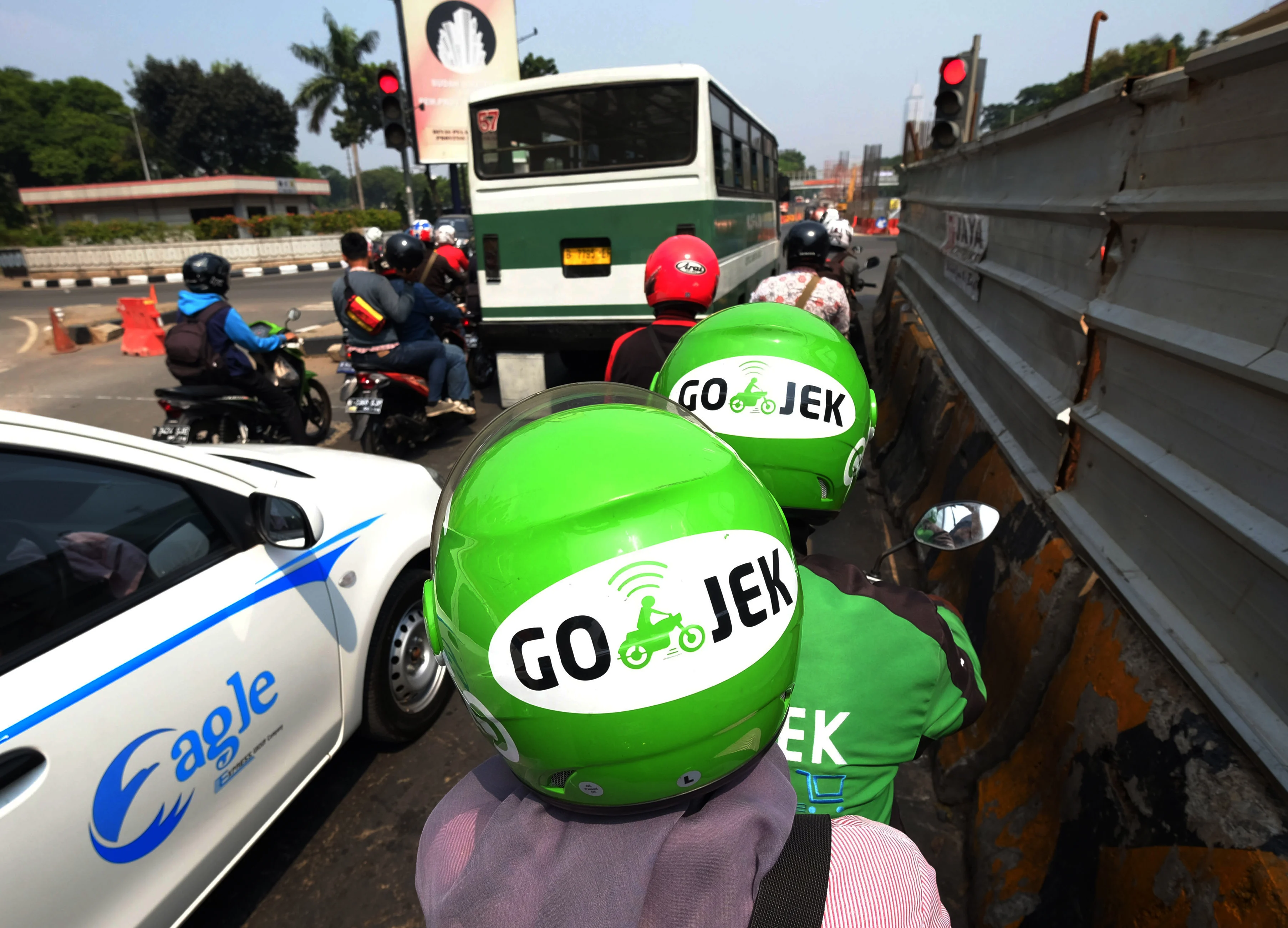 Amazon in Talks to Invest in Indonesia’s Gojek