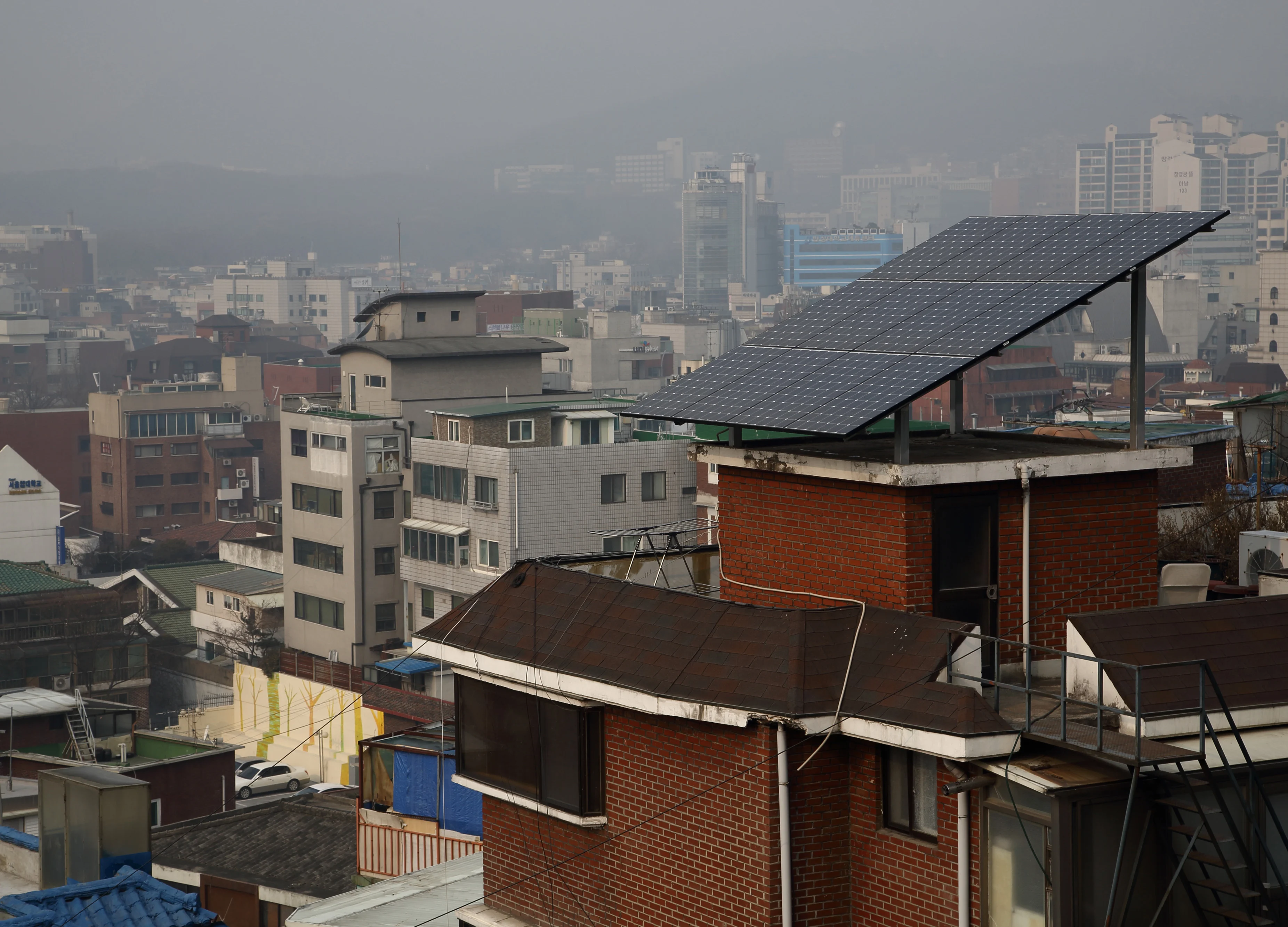 Installed Rooftop Solar Capacity In India At 1,922 Mega Watt, Renewables Minister