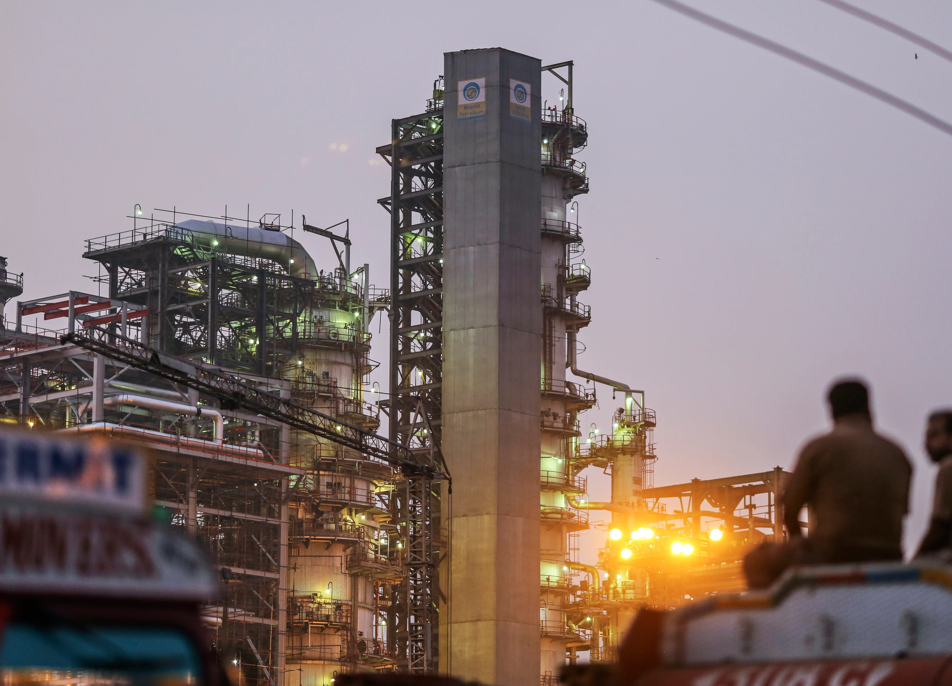 Asia Oil Refiners Resist Run Cuts Despite Record-Low Margins