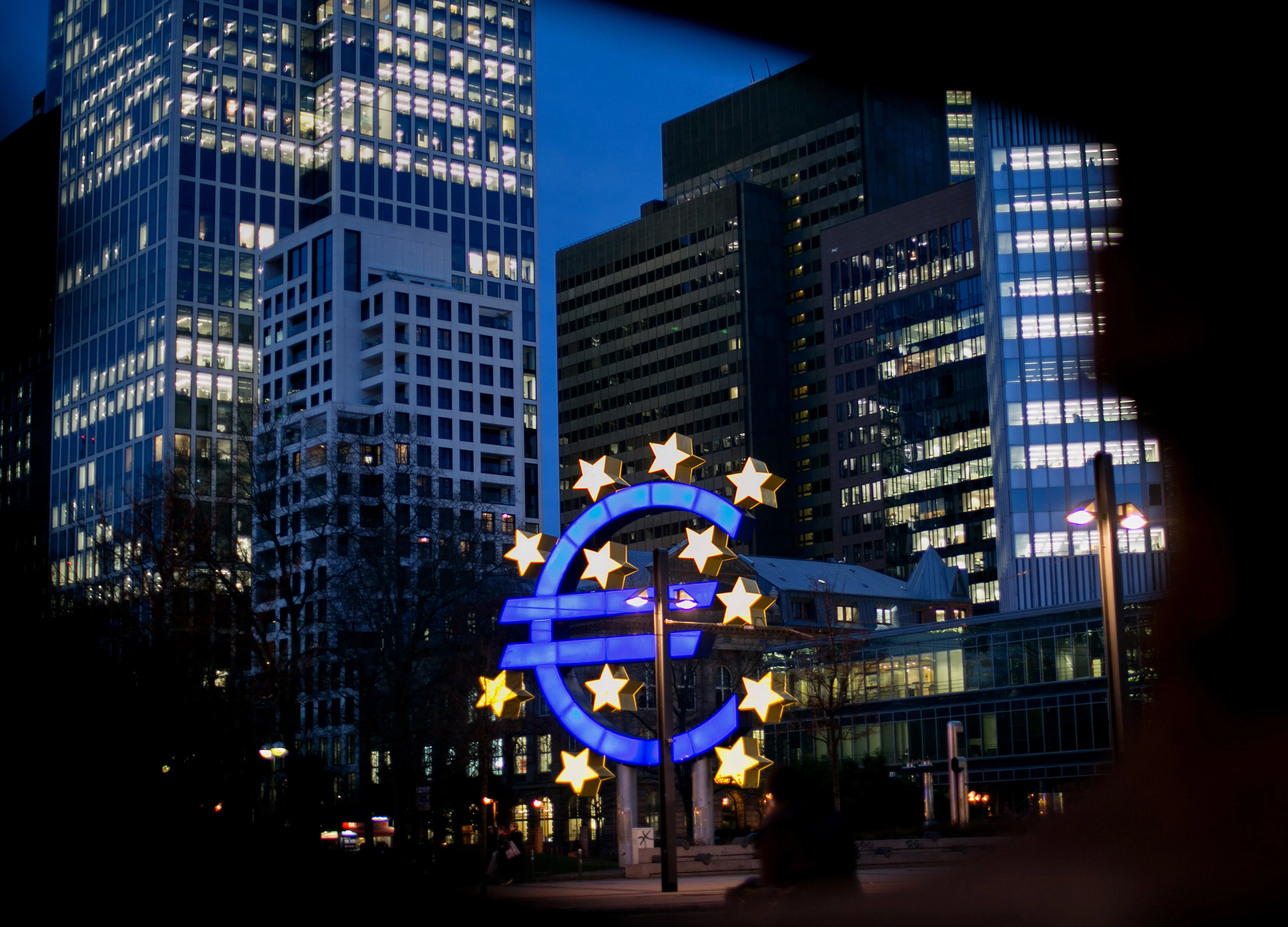 QE Is Back in Europe. These Charts Show the Bond Market Winners