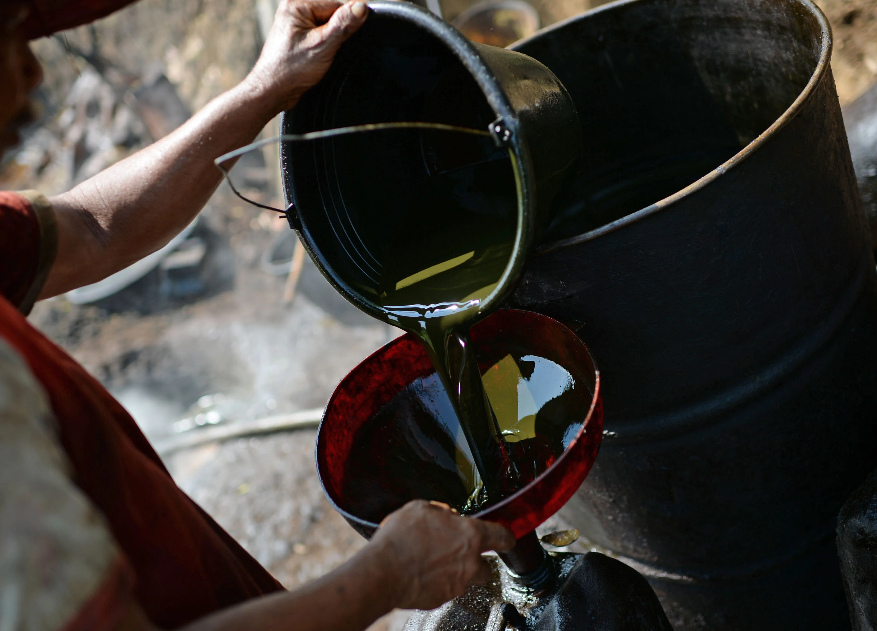 Oil Plummets in Worst Week Since 2008 Amid Coronavirus Panic
