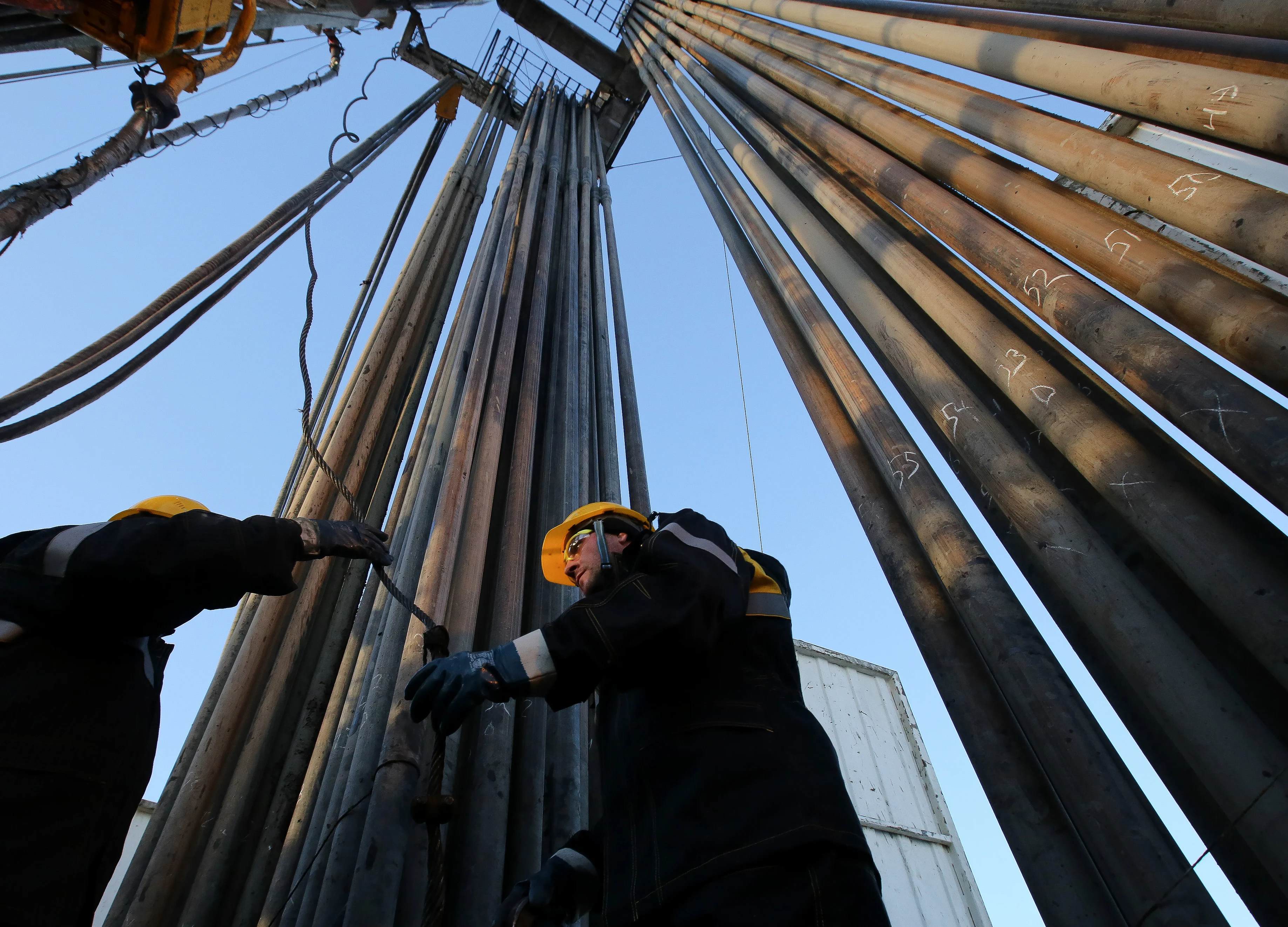 U.S. Oil Output to Fall Next Year for the First Time Since 2016