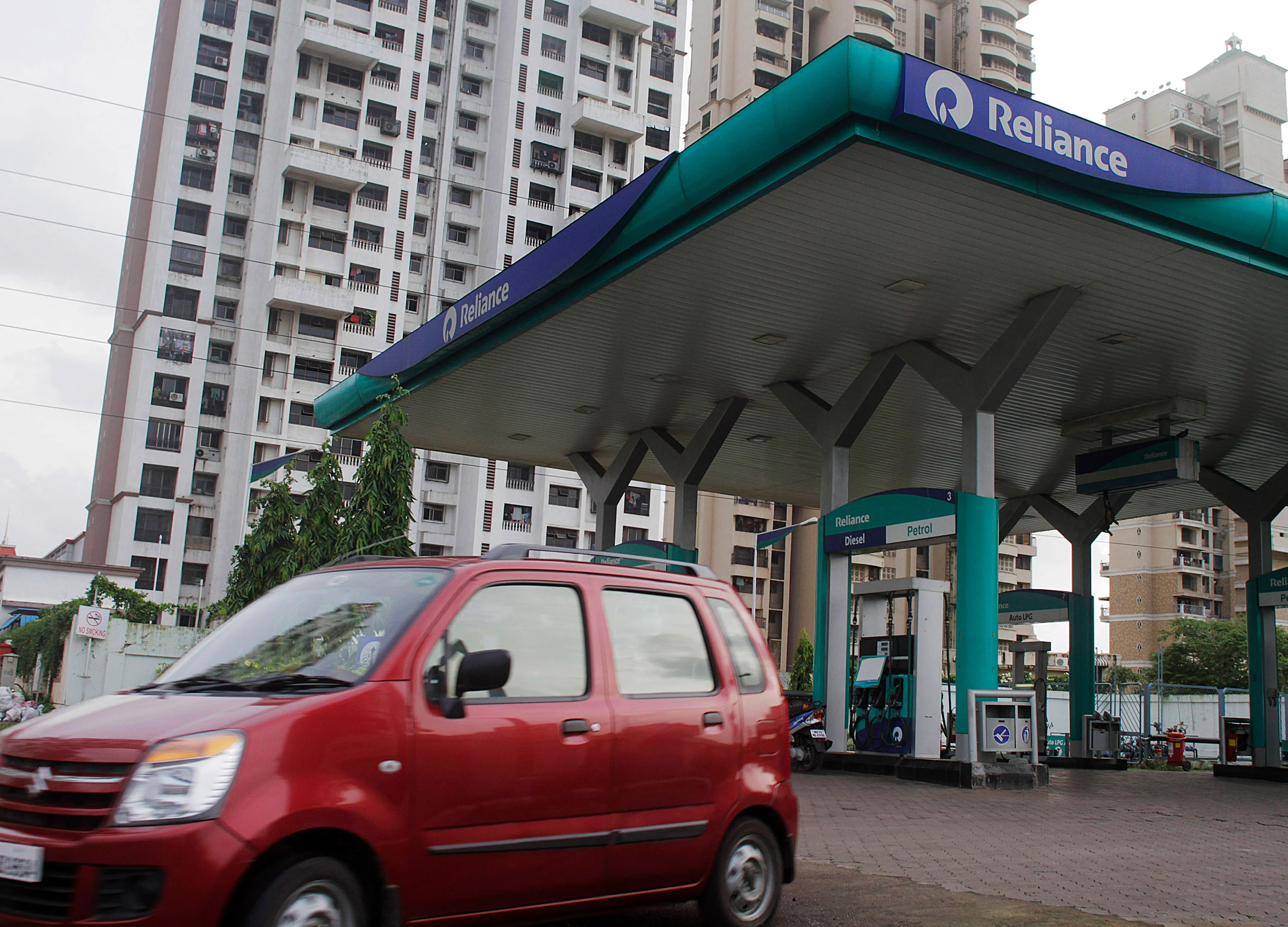 Maruti, M&M Cut Production As Auto Sales Fail To Improve