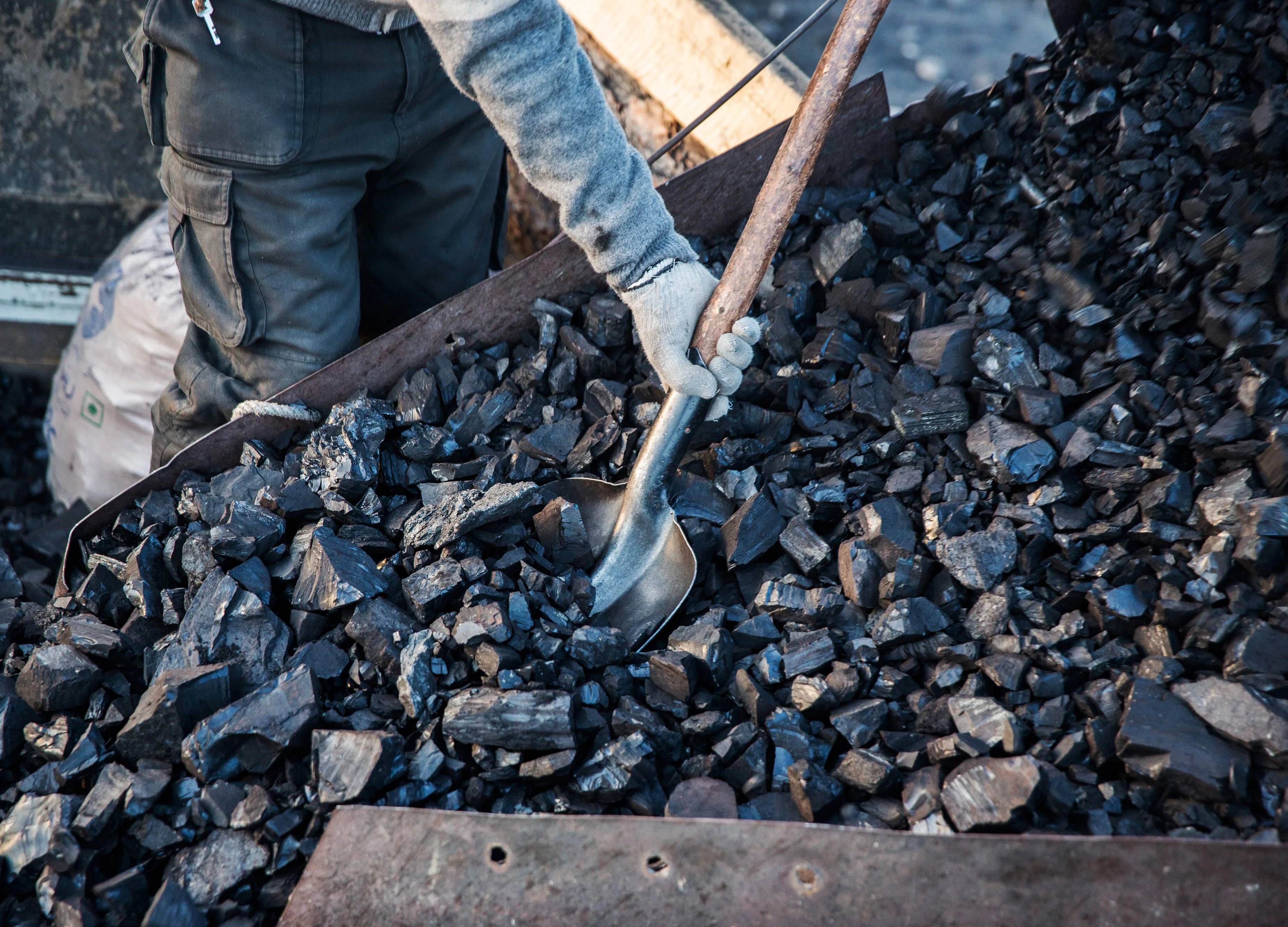 Cheaper Solar in India Prompts Rethink for Coal Projects