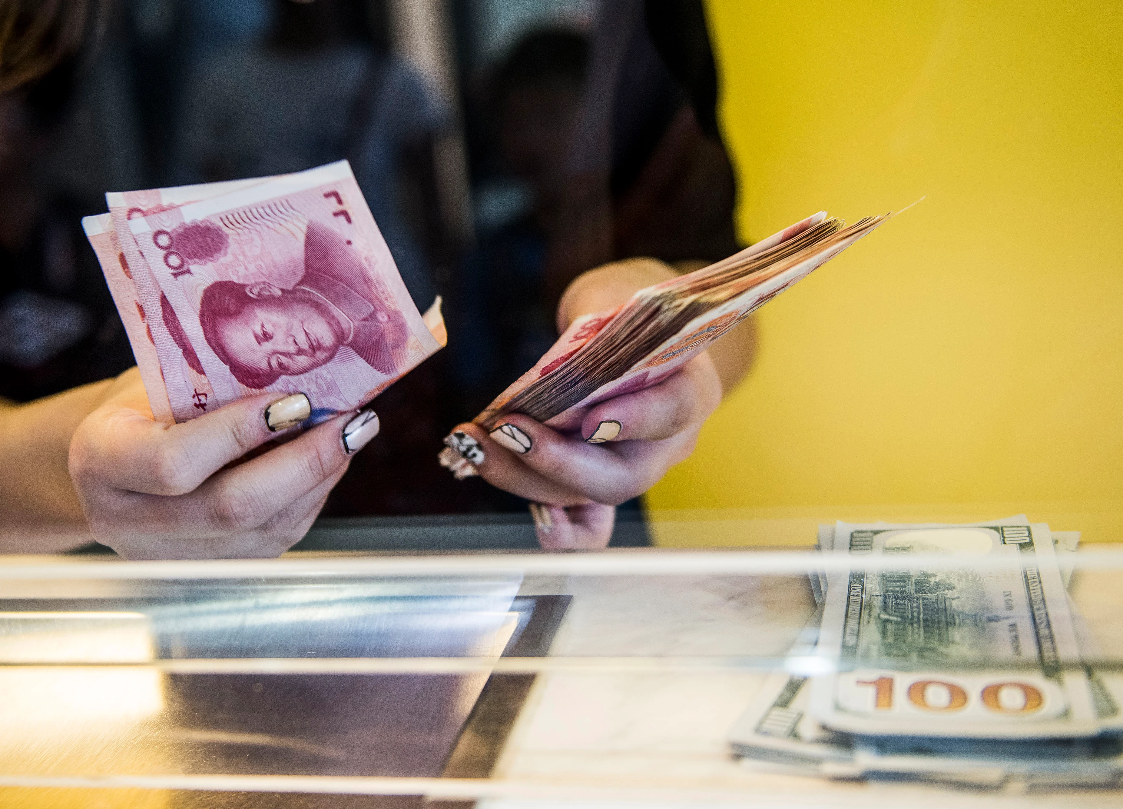 China Sets Yuan Fixing Stronger Than Expected, Soothing Nerves