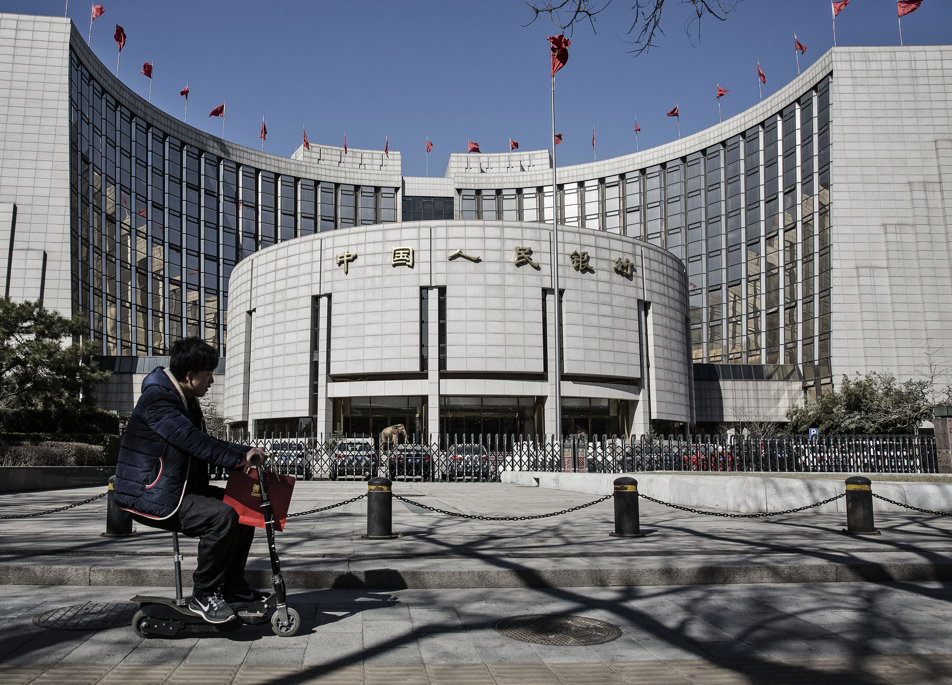 PBOC Vows No ‘Strong’ Stimulus, Says Won't Use Yuan in Trade War