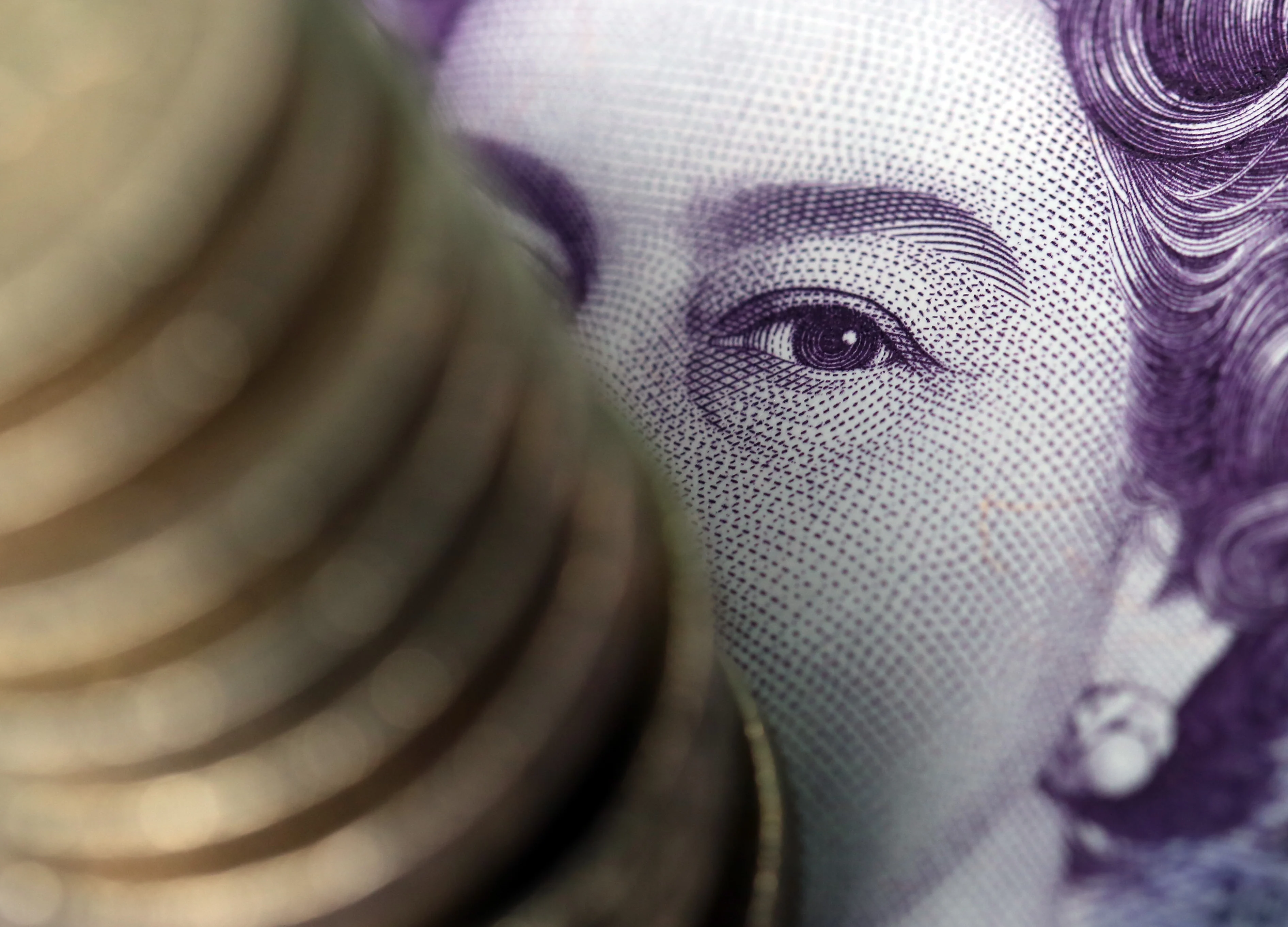 Pound Jumps After Nigel Farage Promises Not to Contest Tory Seats