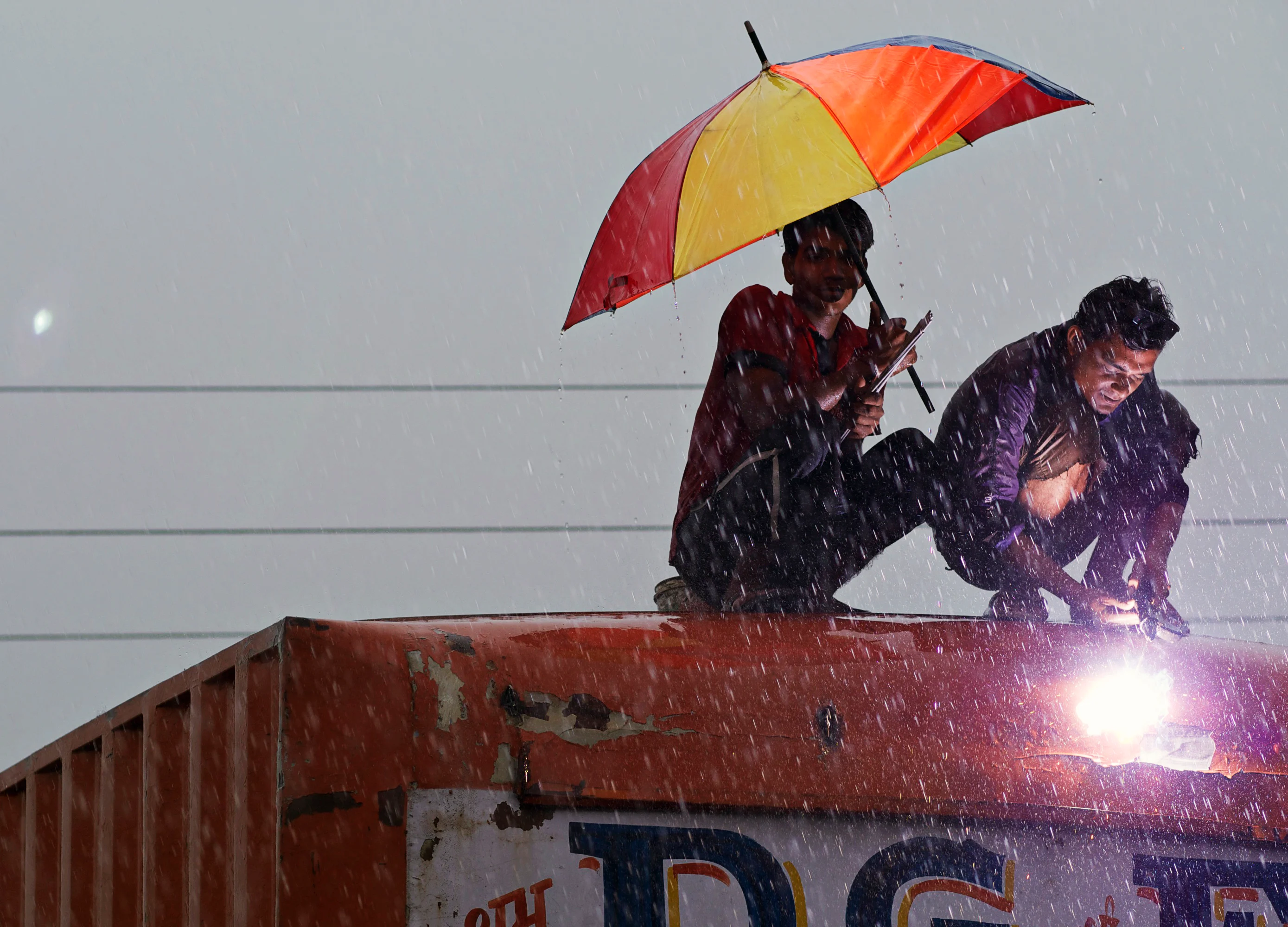 India Services Sector Activity Cools Ahead of RBI Rate Decision