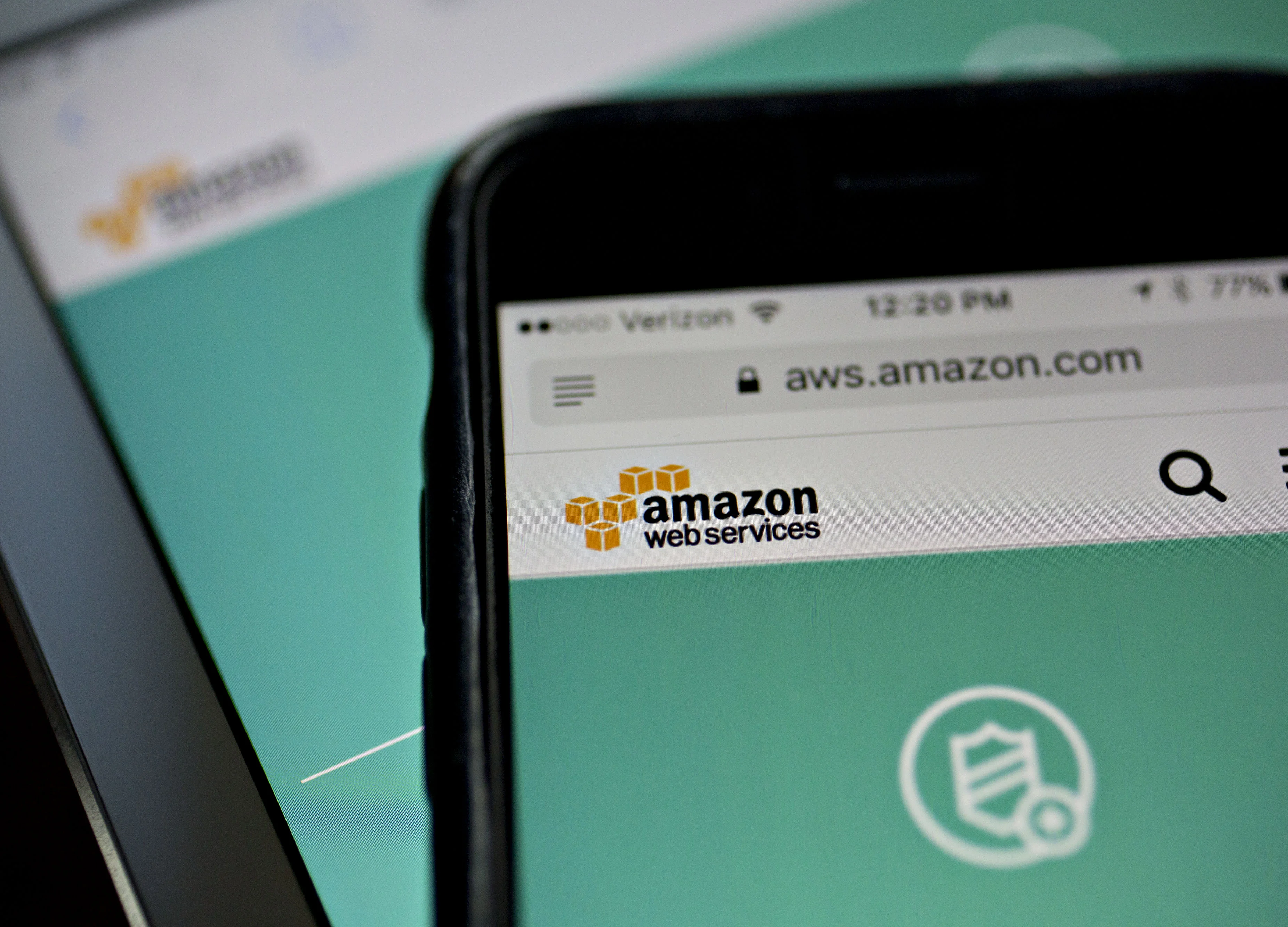 Amazon Targets Hybrid-Cloud Customers With On-Site Servers