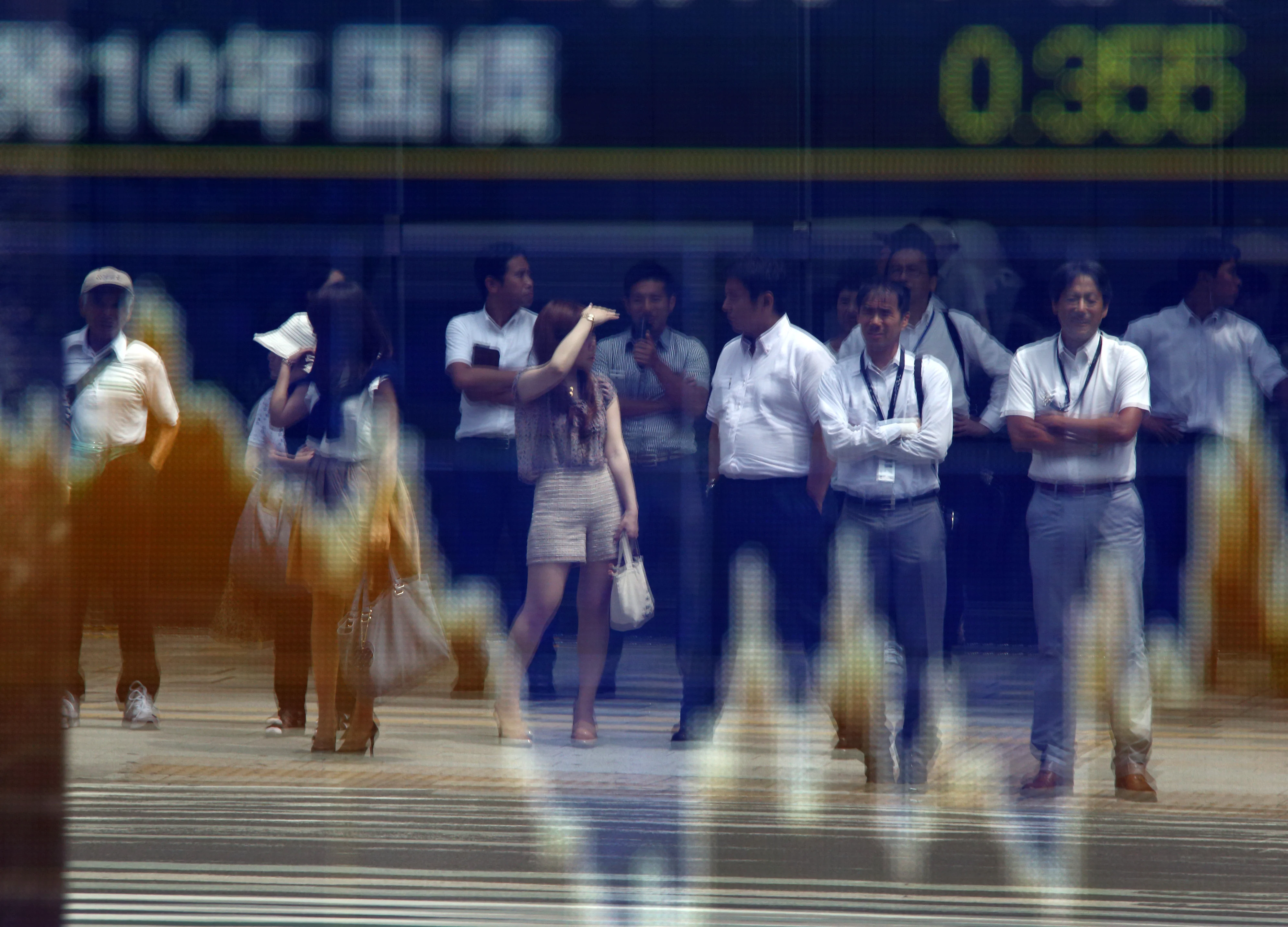 Risk Appetite Fades on Italy Outlook; Oil Slumps: Markets Wrap