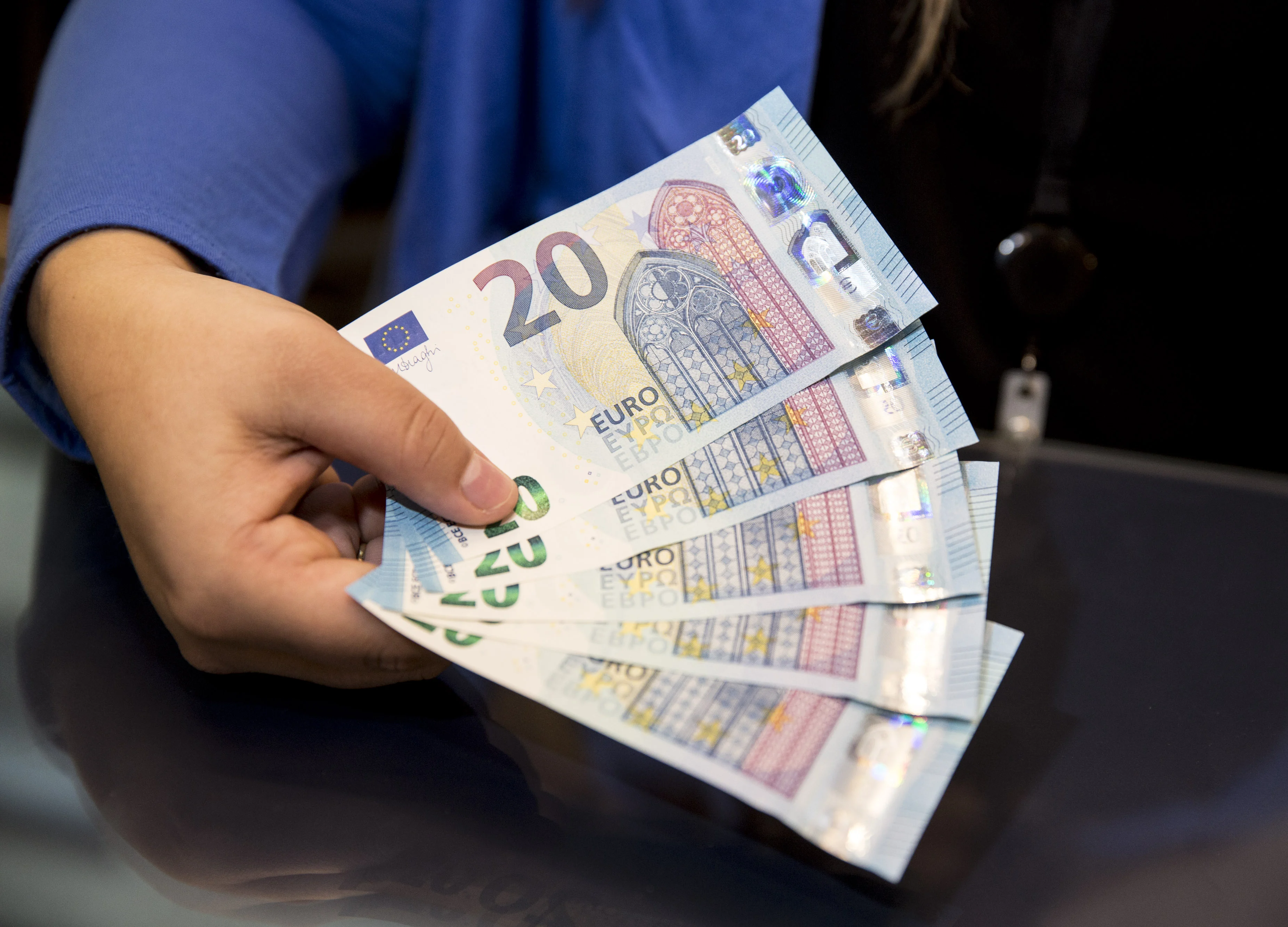 Euro Is Swept Up in Global Funding Frenzy, Set for More Pain