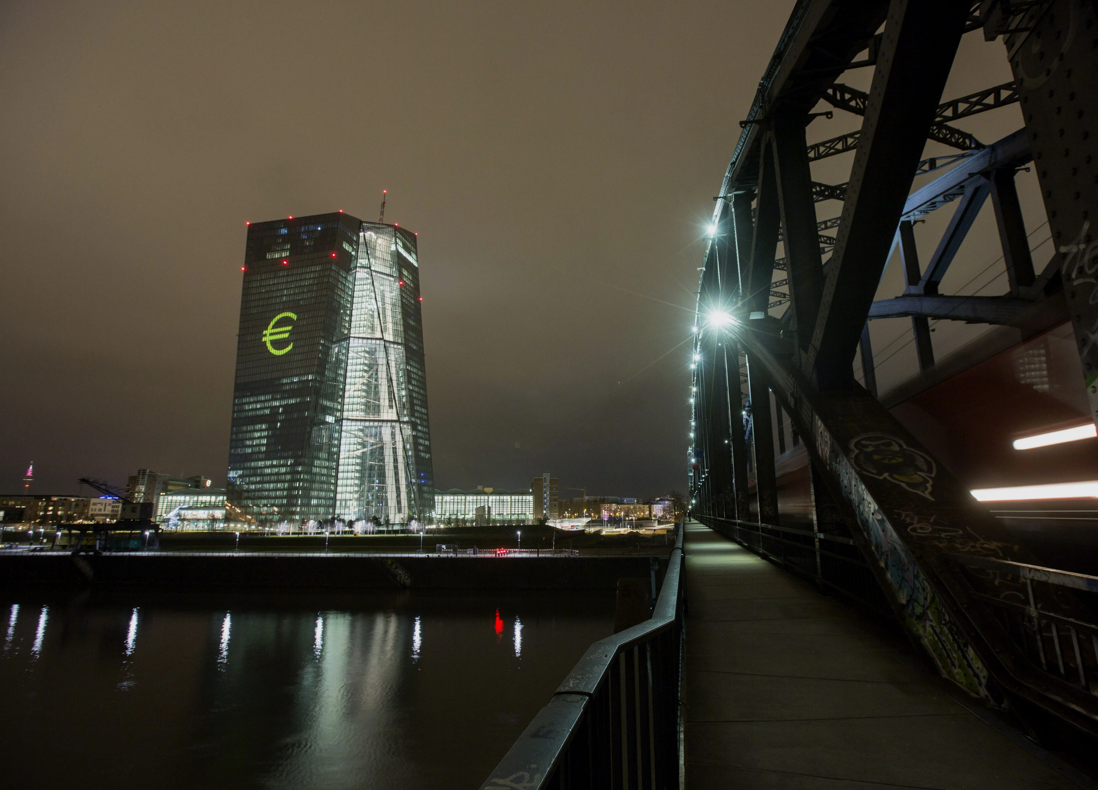 ECB's 2008 Rate Hike Revisited: The Crisis It Didn't See Coming