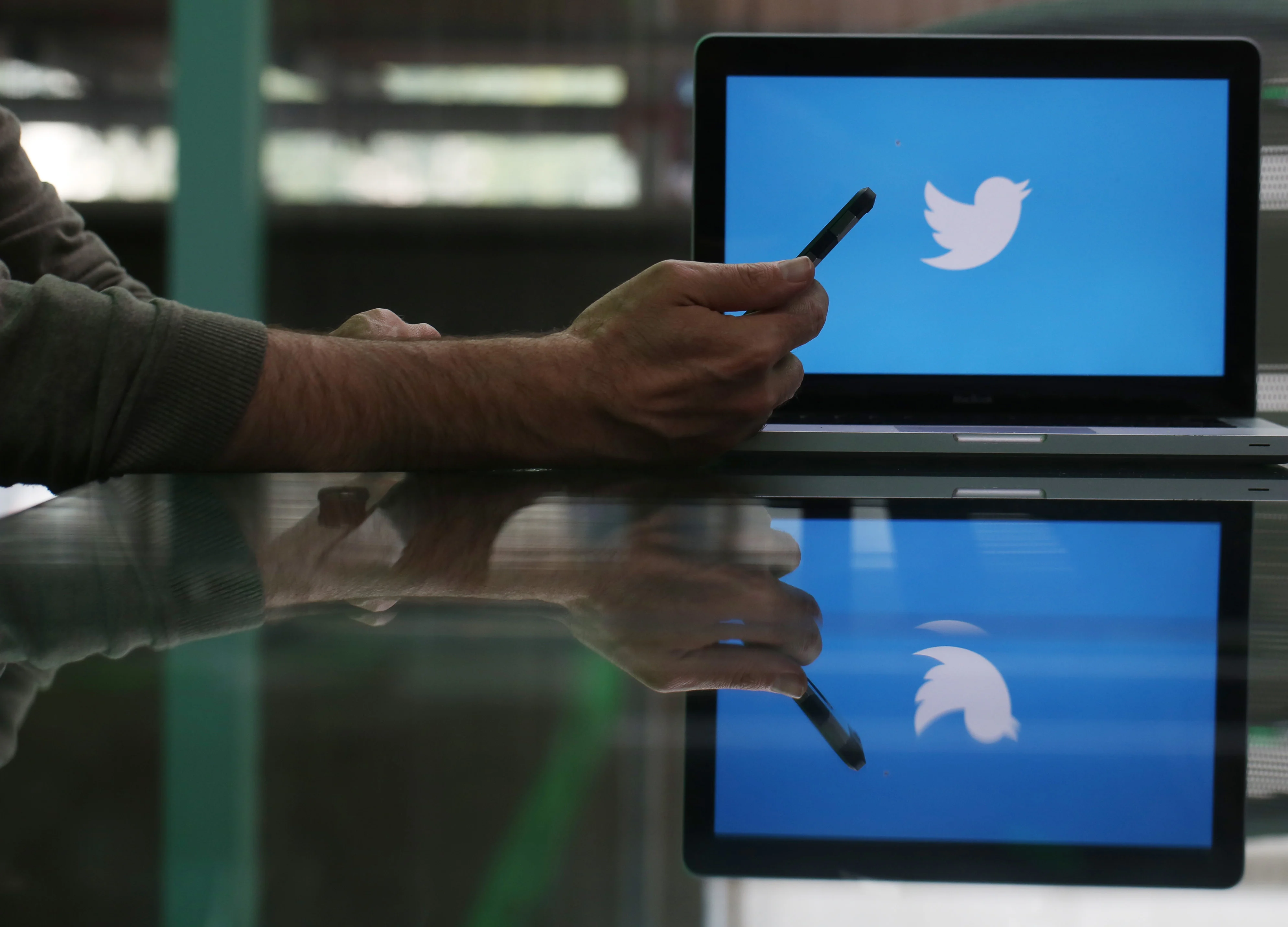 Twitter Advises 5,000 Global Employees to Work From Home