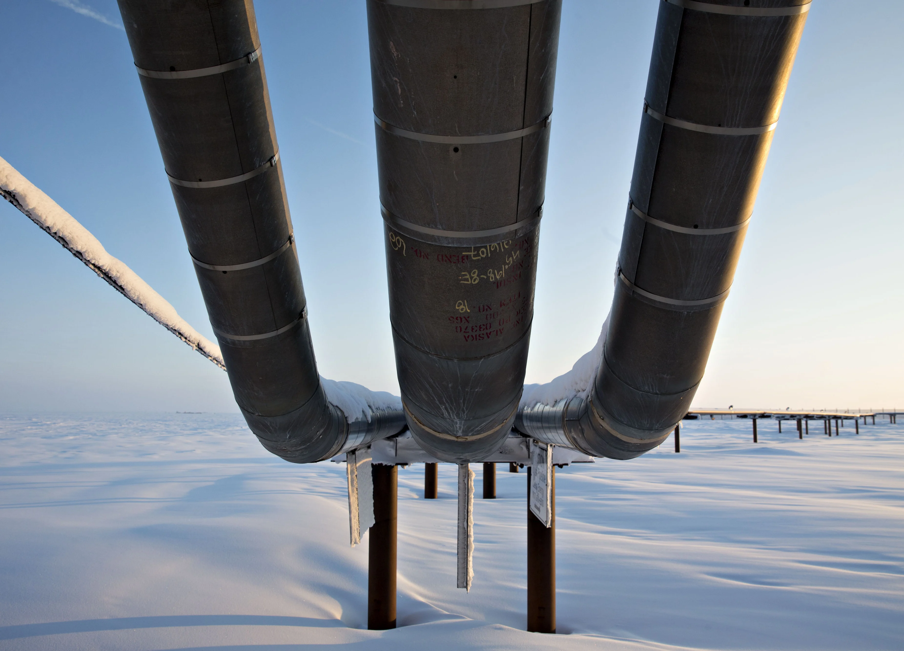 Oil Caps Weekly Gain as Traders Shake Off Trump Tariff Comments