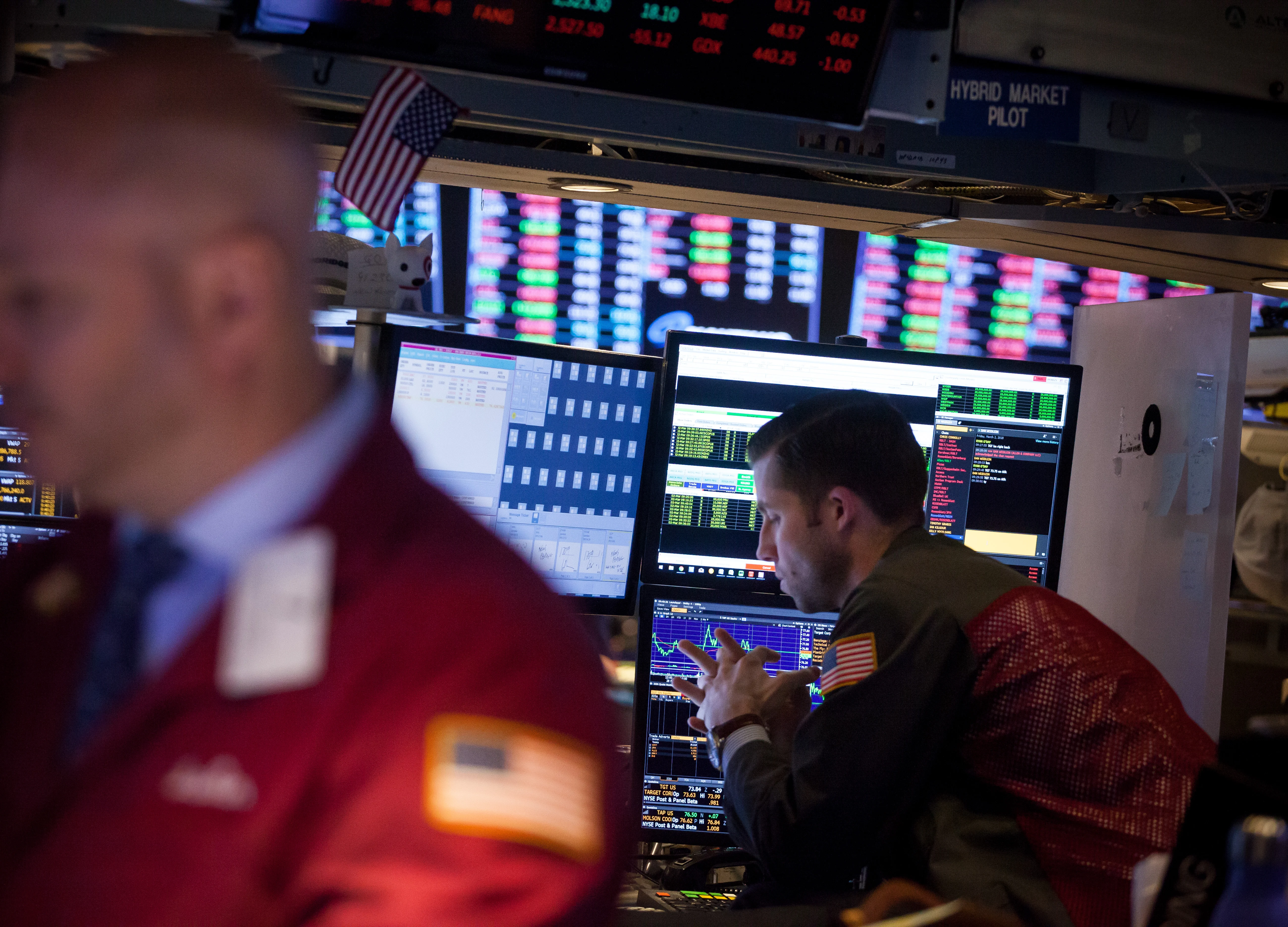 U.S. Stocks Slide as Trade Angst Grows; Oil Climbs: Markets Wrap
