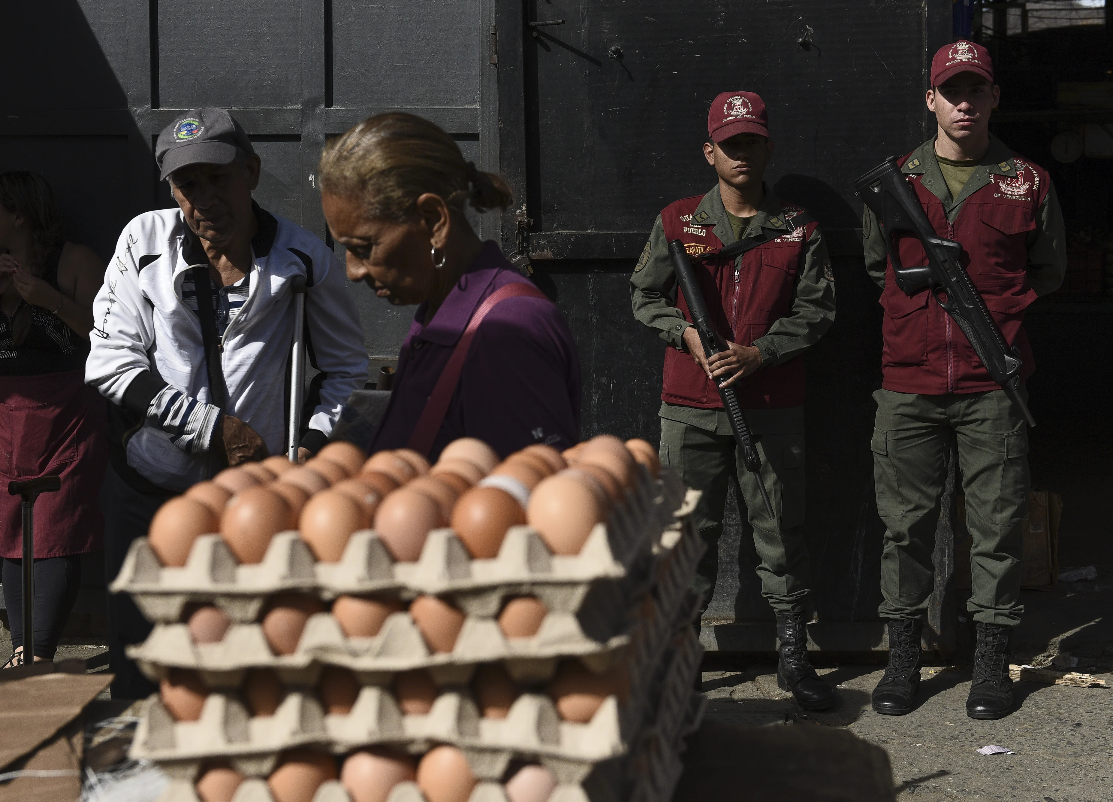 The Army Took Over the Spigots, Forcing Thirsty Venezuelans to Pay