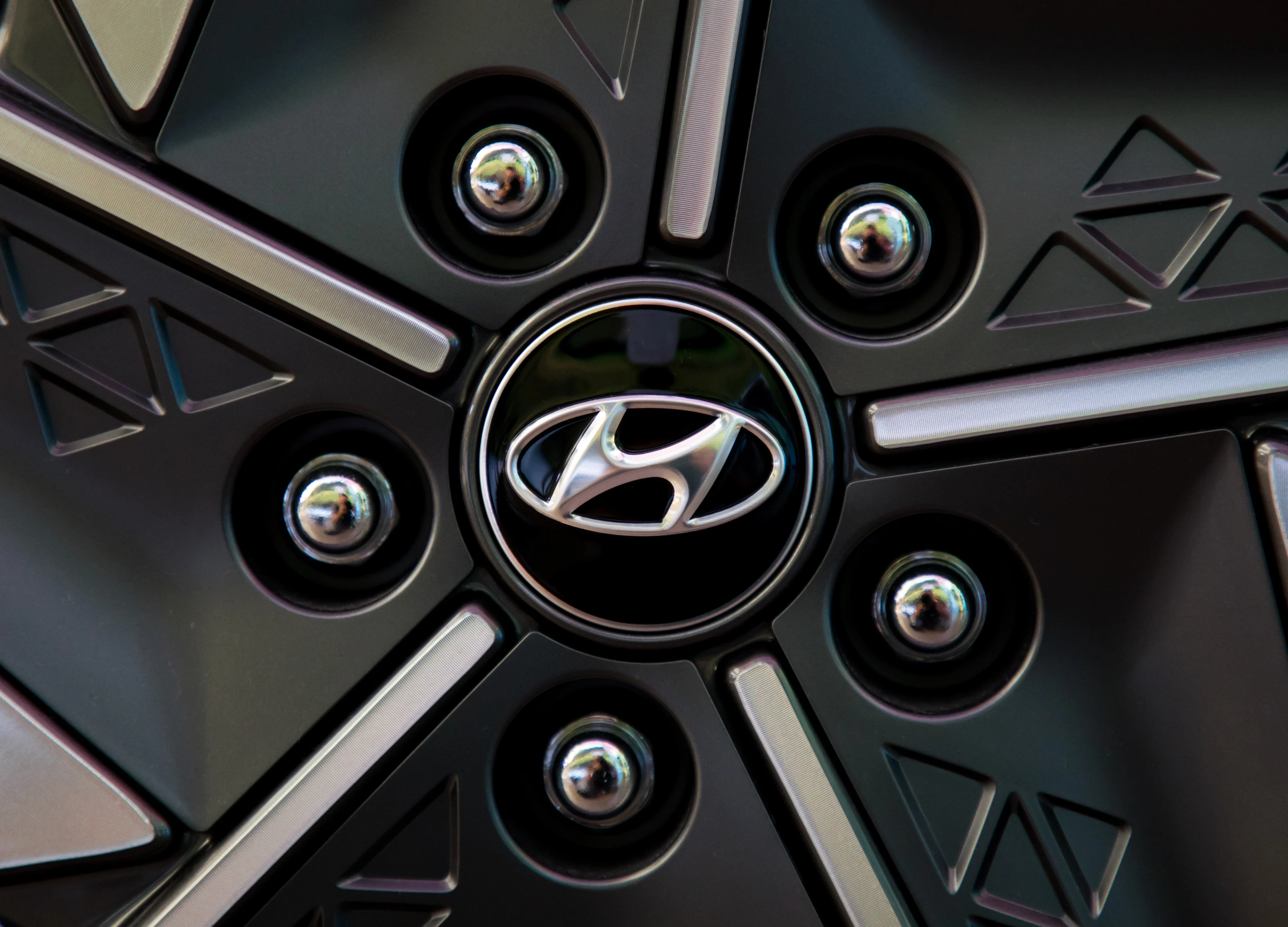 Don’t Chuck Your Driver’s License Just Yet, Hyundai Chief Says