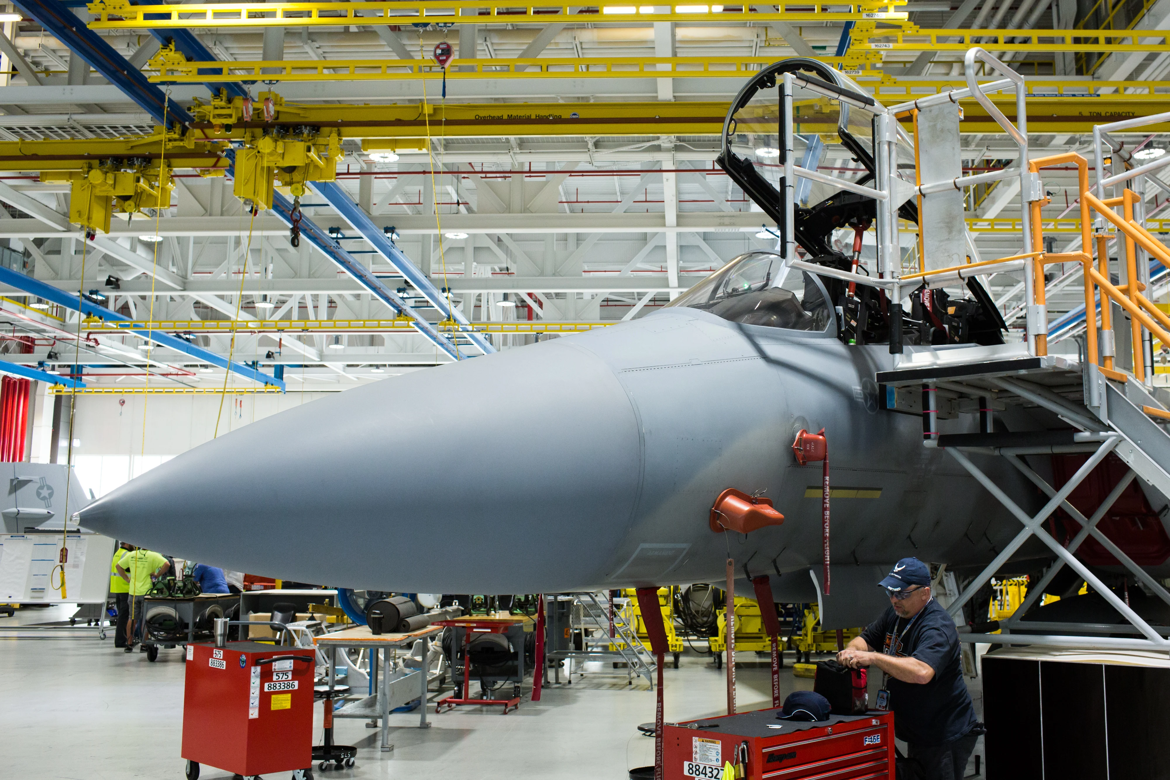 boeing defence order boeing beats lockheed for 9 2 billion air boeing defense space security