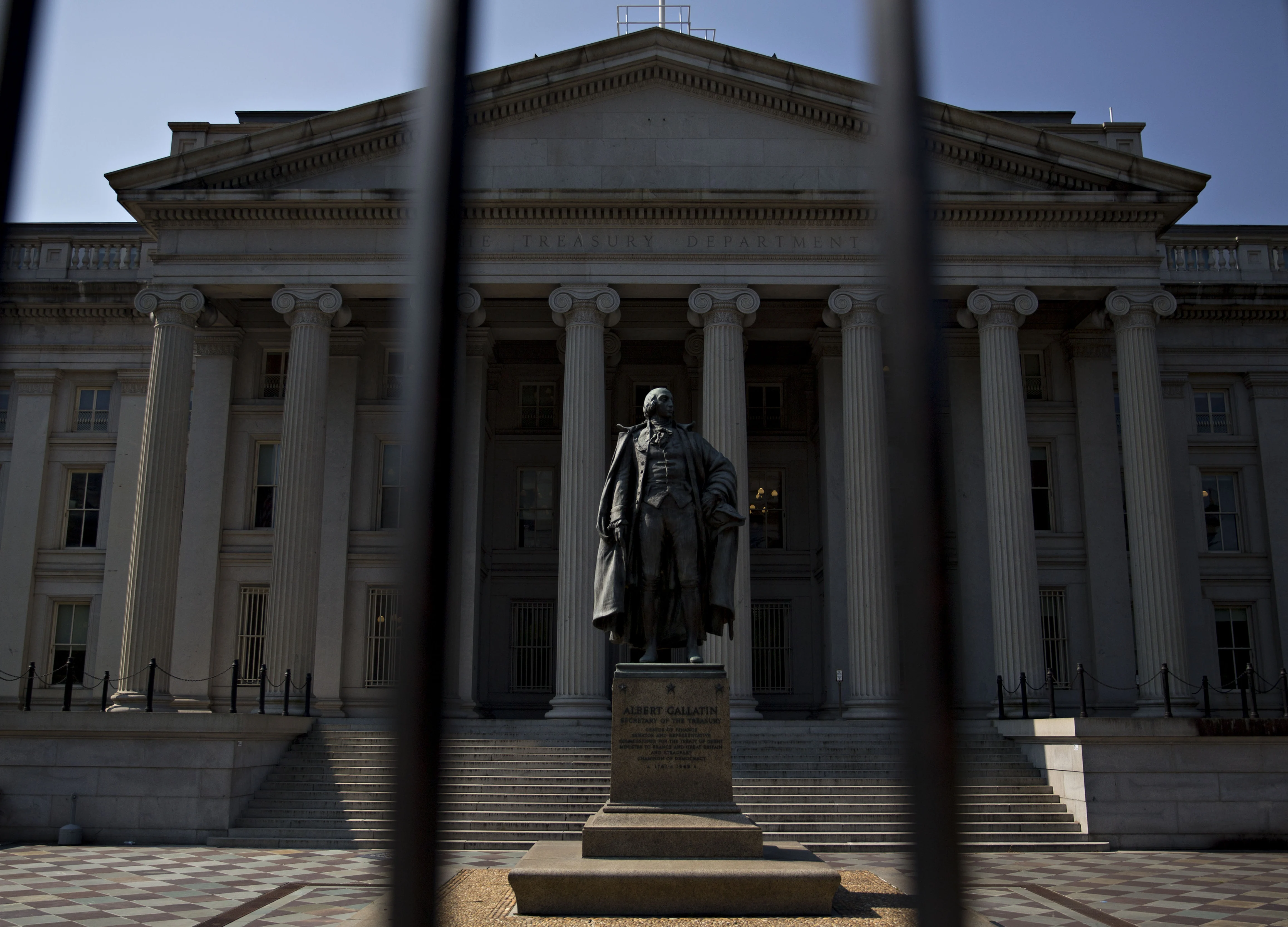 U.S Debt Sales Top Crisis-Era Levels as Fiscal Bump Spurs Growth