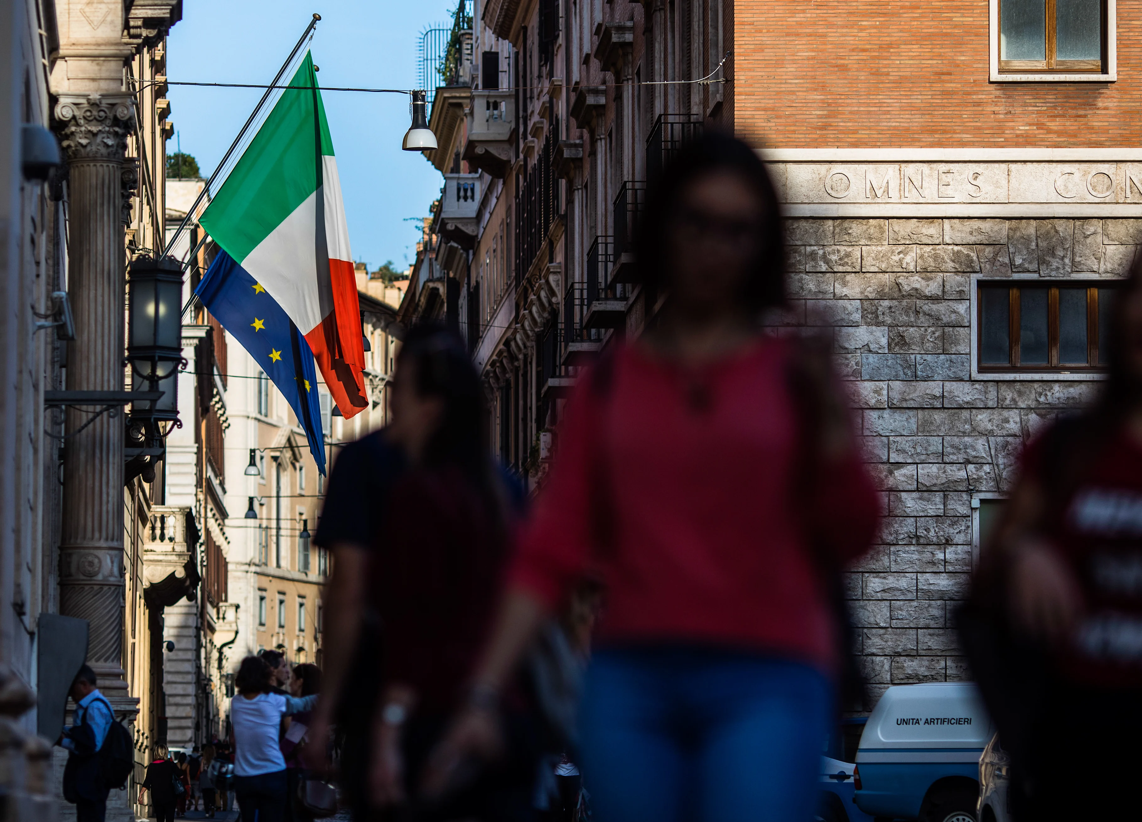Italy Studying Lower Deficit Goal After EU Talks: Budget Update