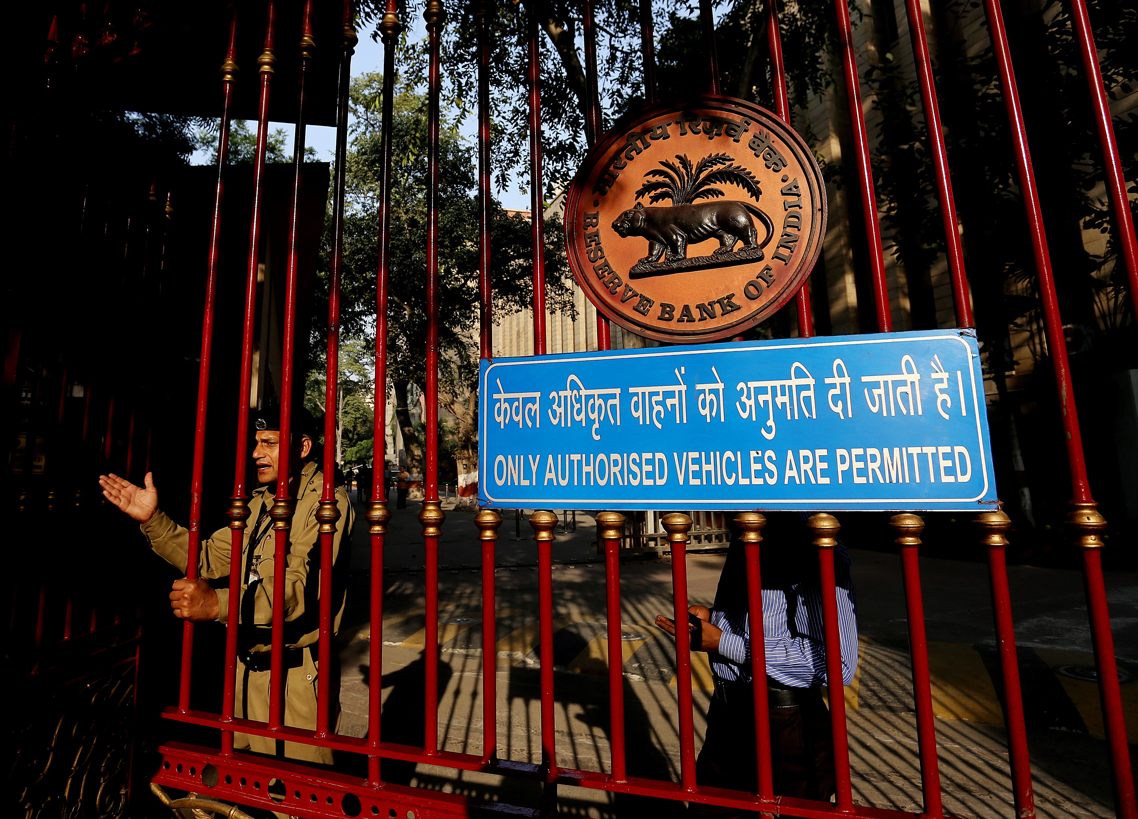 India Is Said to Push RBI to Lift Lending Curb on Some Banks