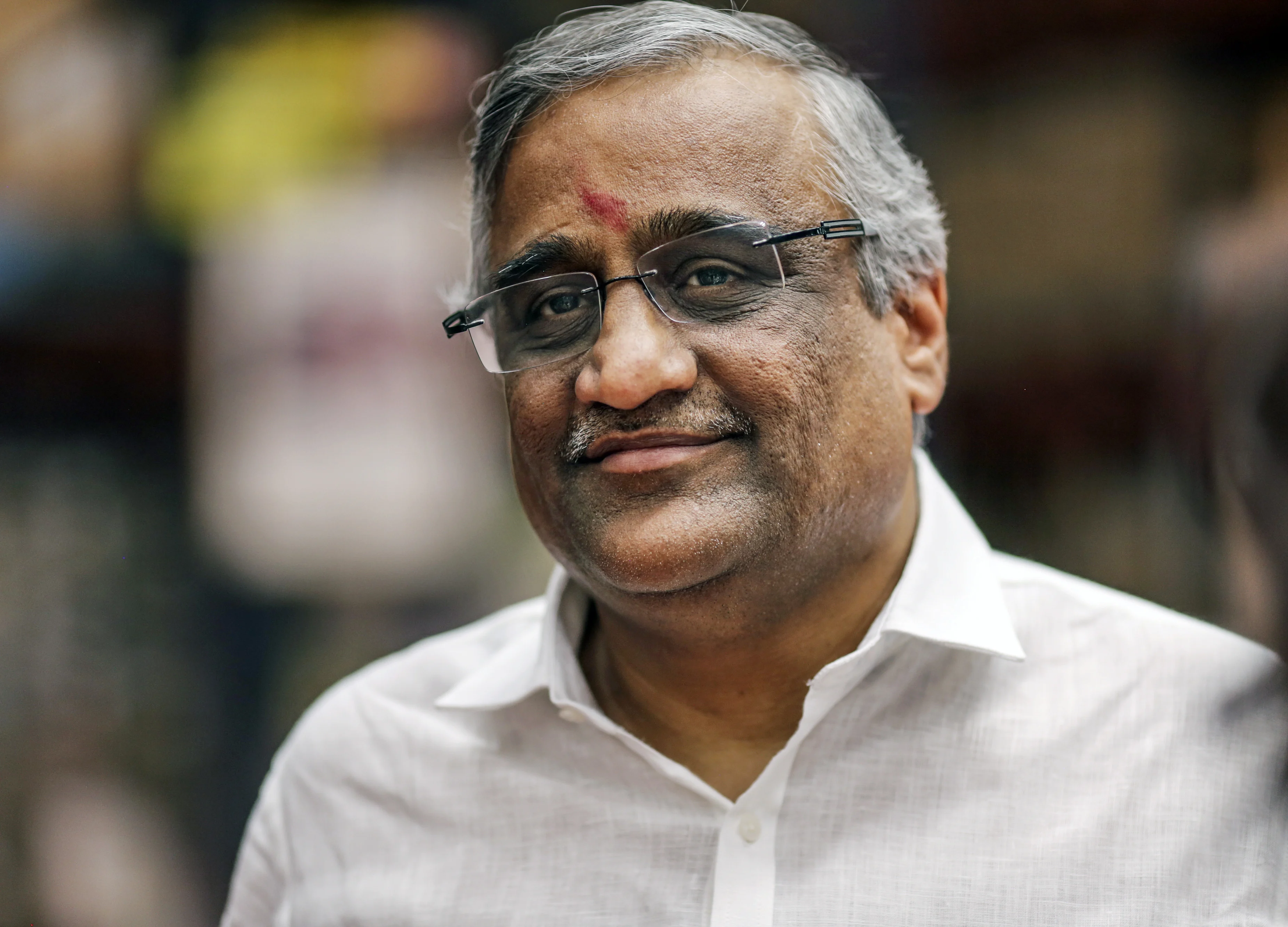 A Grocery Tycoon Races to Keep India Fed and His Company Afloat