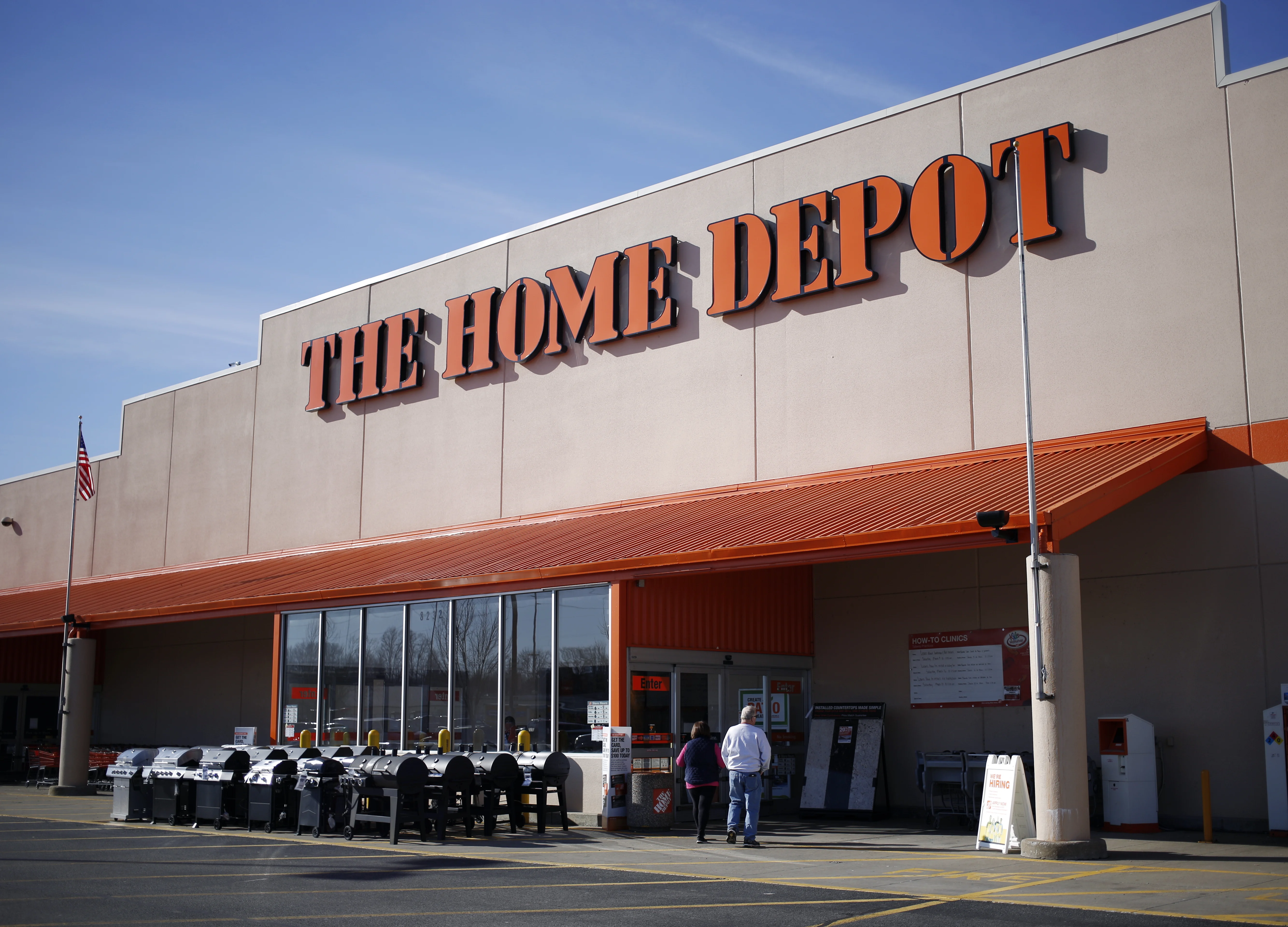 Home Depot Rises After Profit Gains on Revved-Up Home Market