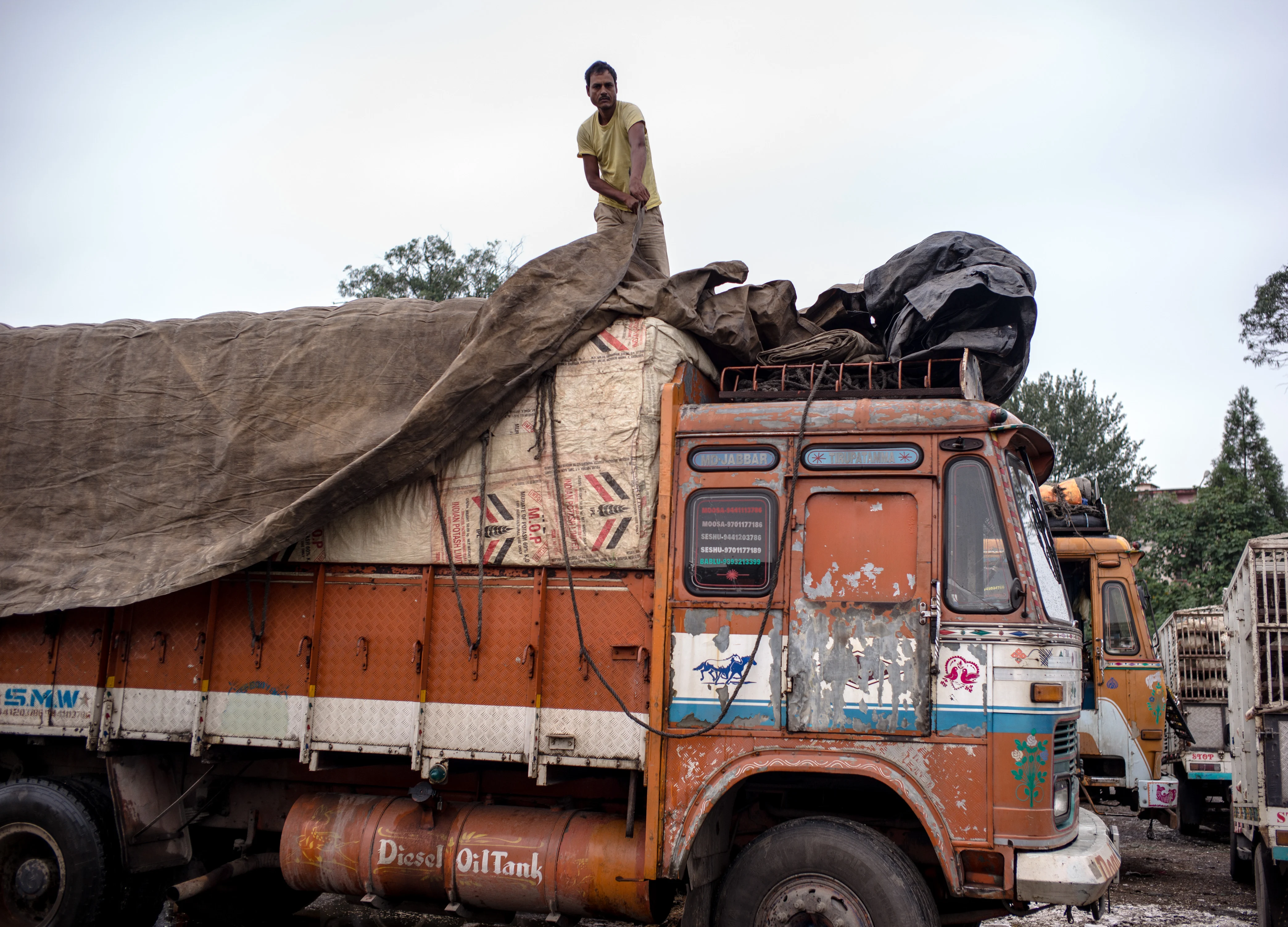 India Suspends Cross-LoC Trade With Pakistan