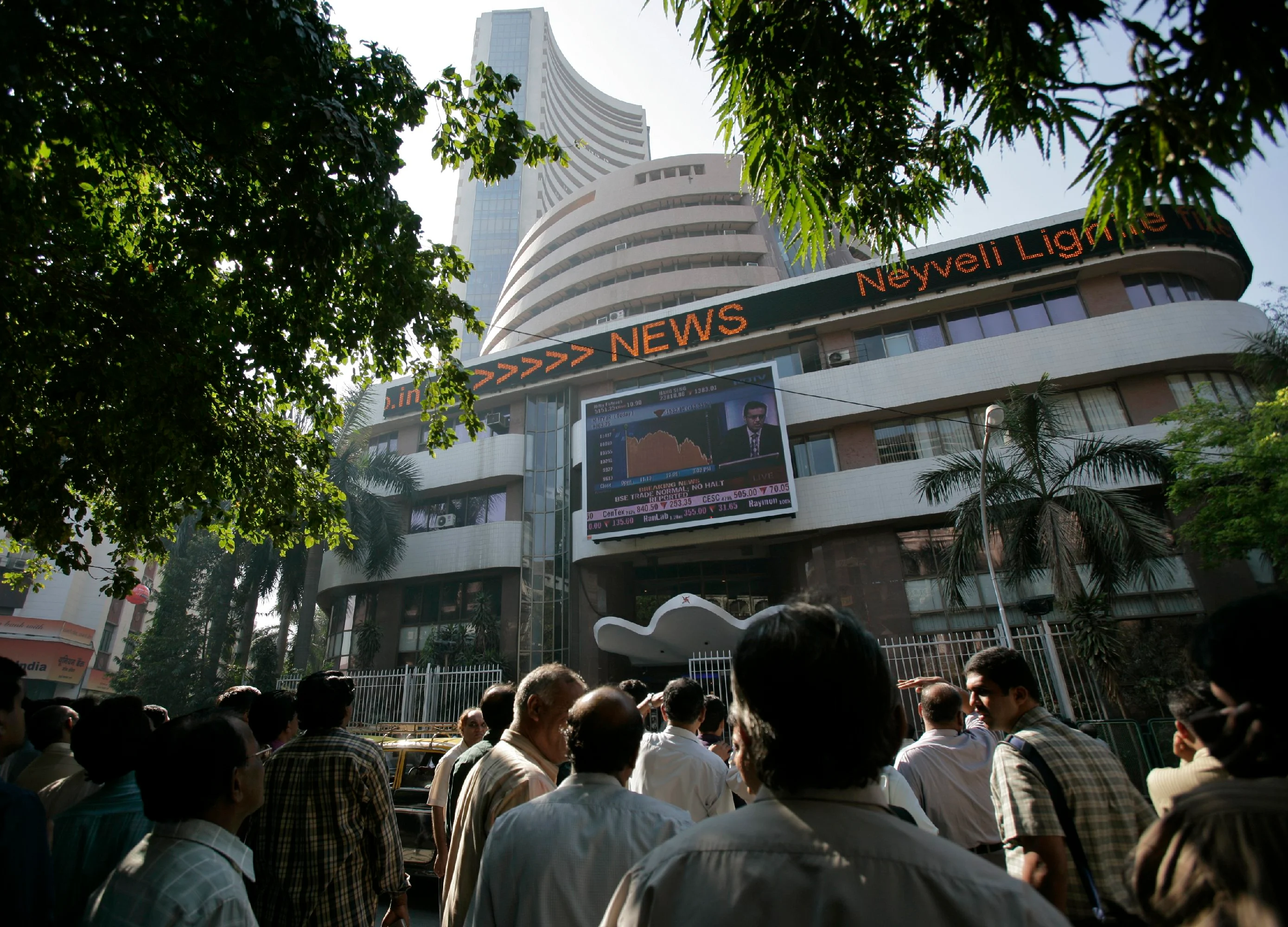 Investors Brace for Crucial Week With Yes Earnings, Lodha Bonds