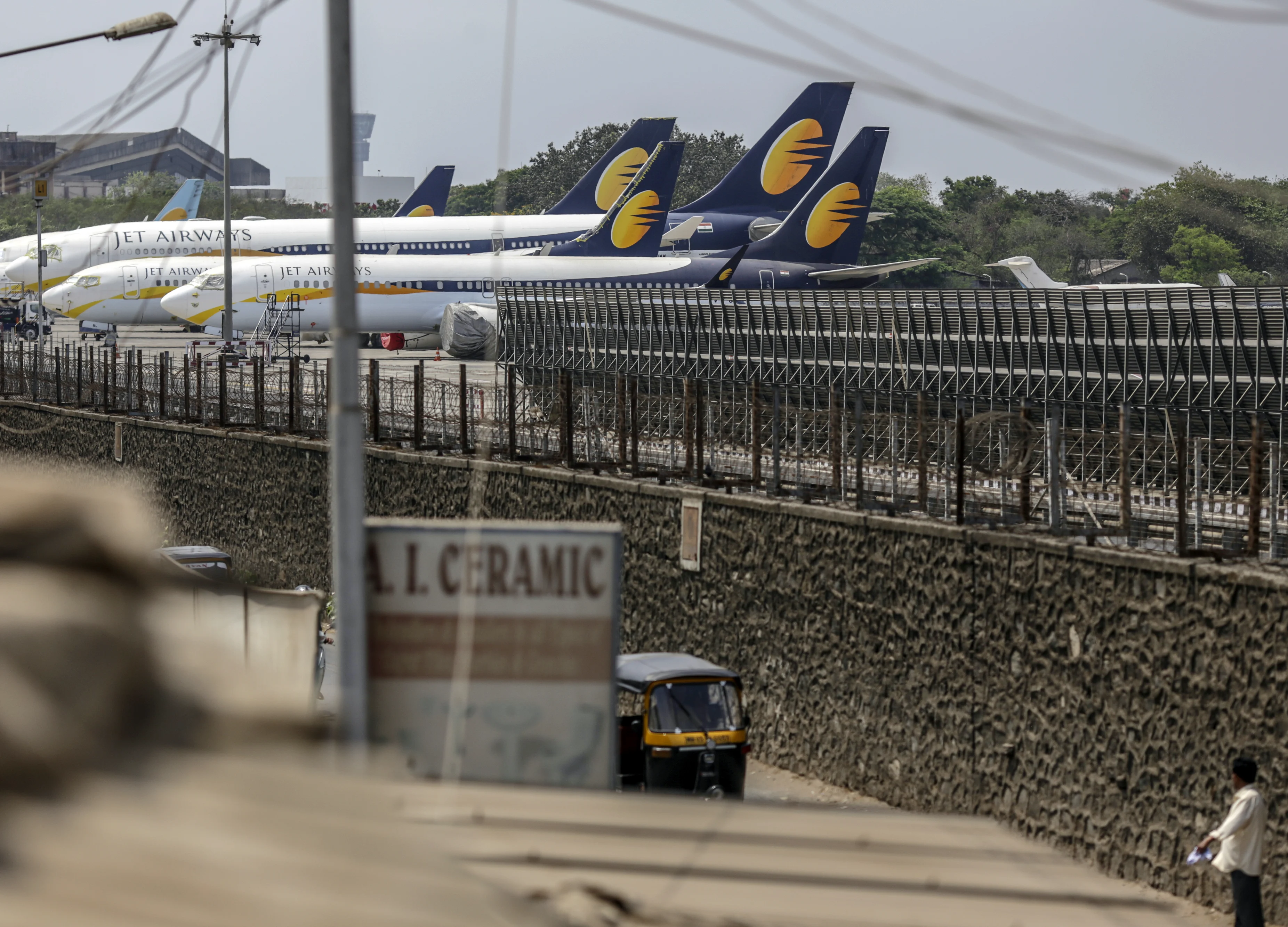 Top Bosses Quit Premier Indian Airline, Diminishing Hopes It Will Fly Again