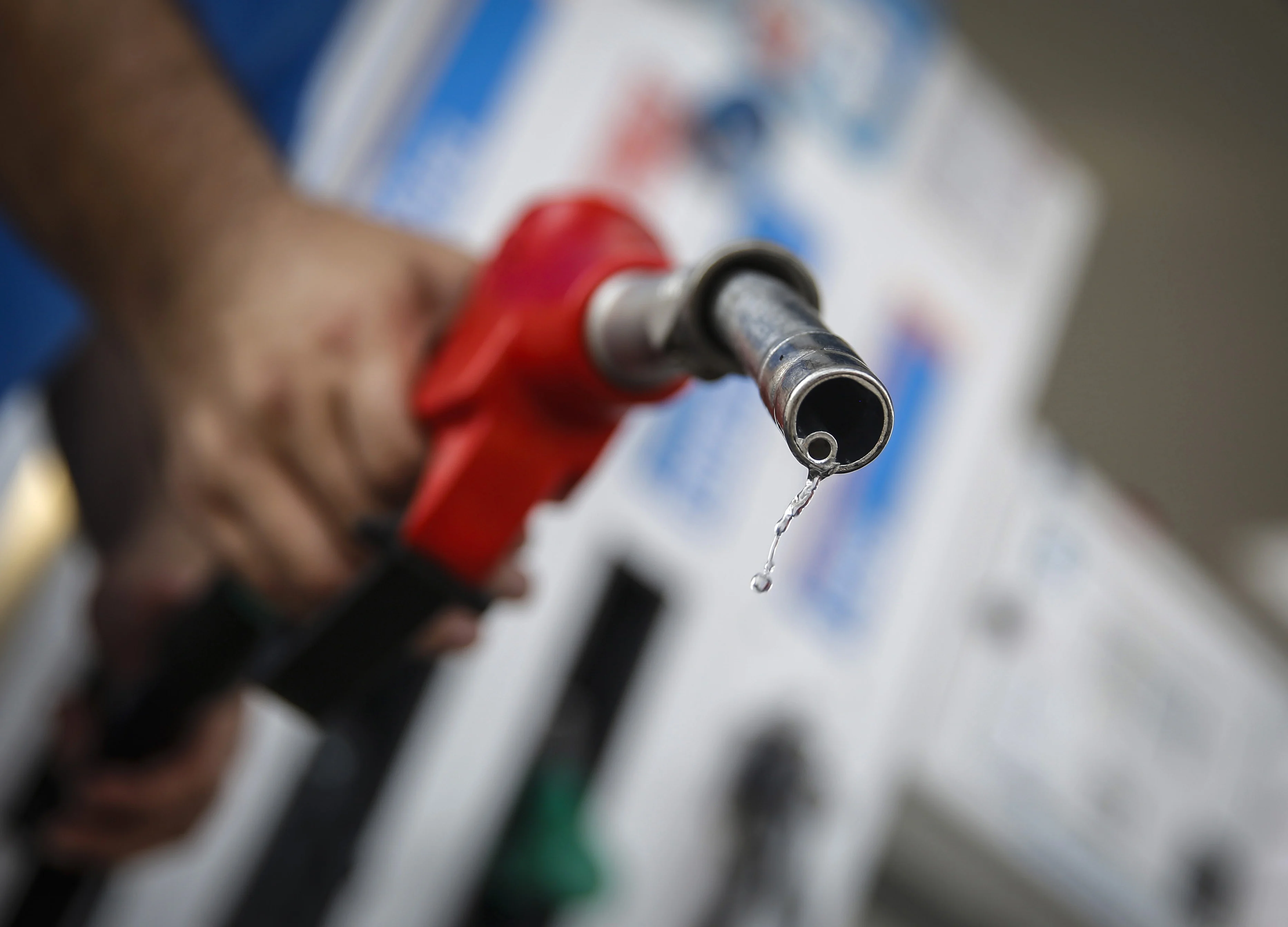 India Slashes Oil-Refining as More Cuts Seen on Lockdown