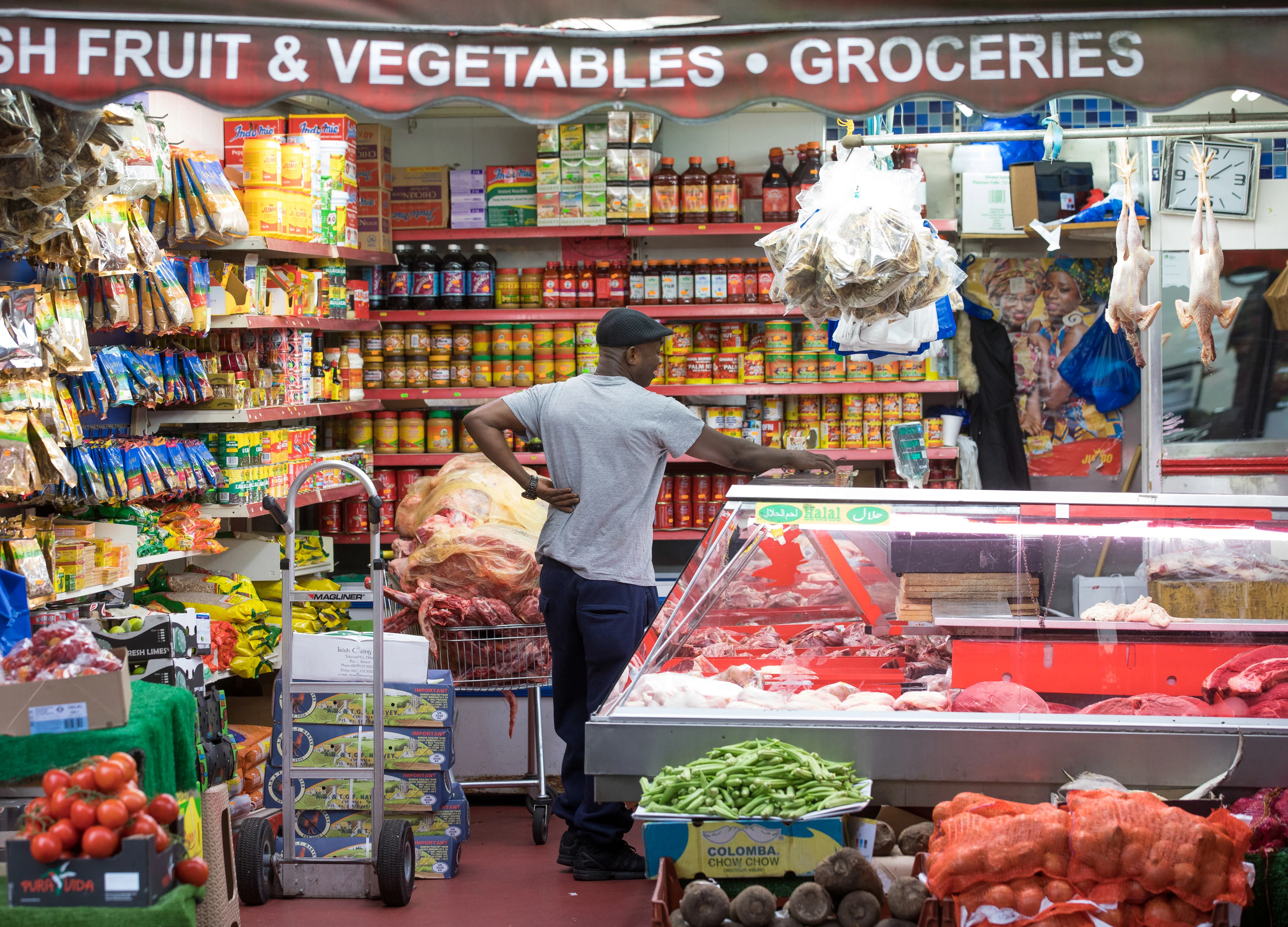 U.K. June Consumer Confidence Drops as GfK Sees Turbulent Summer
