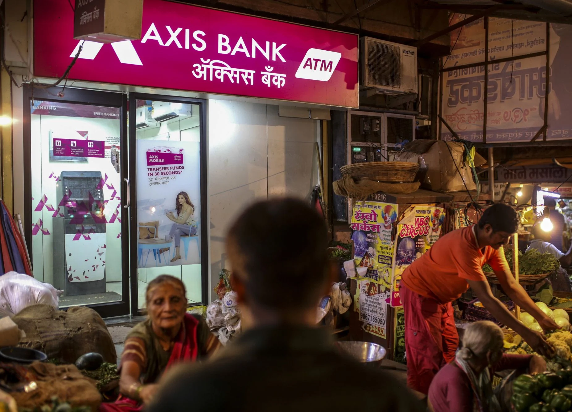 India's Axis Bank Considers a $1.3 Billion Share Sale