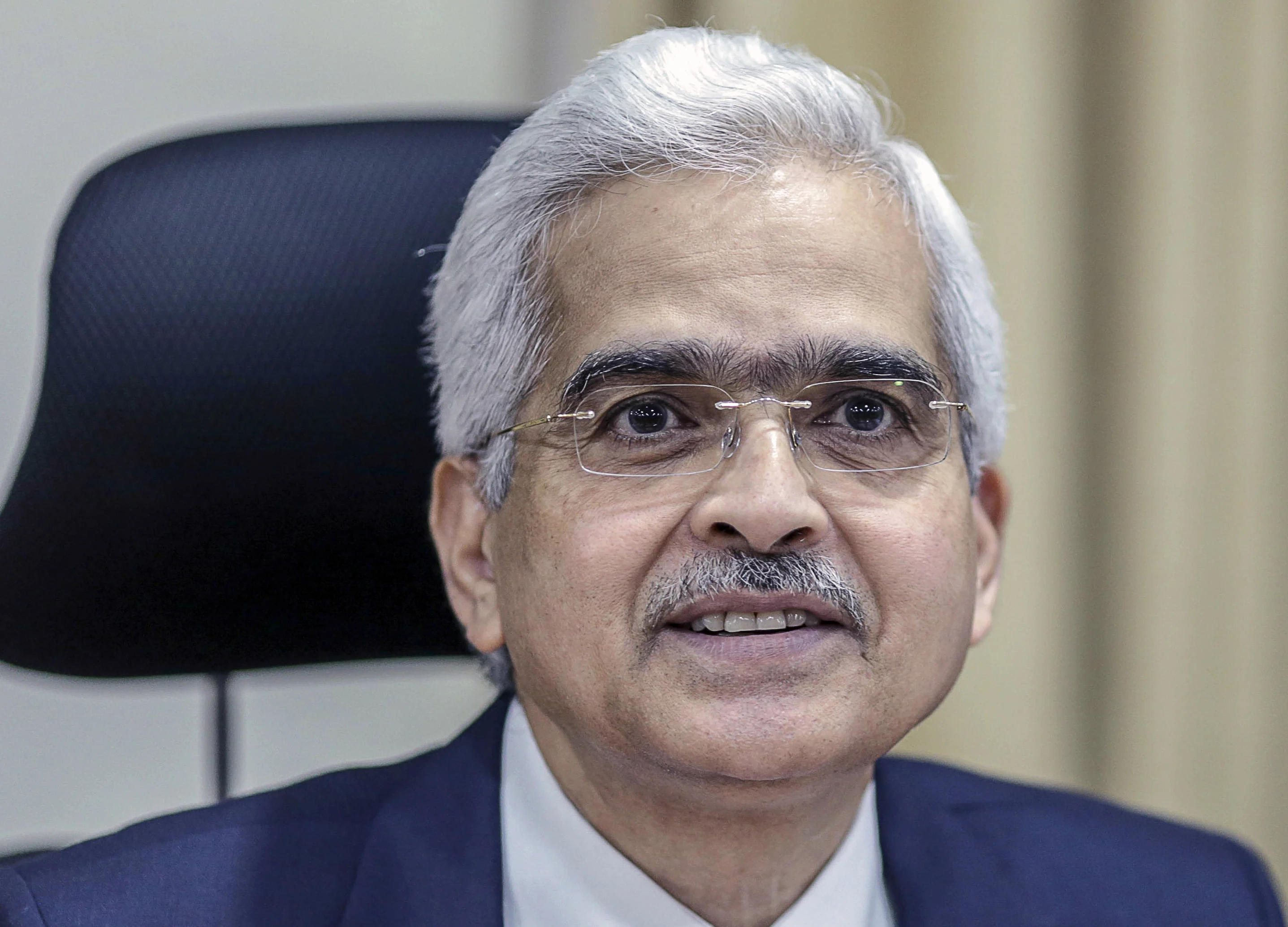 Rate Cut Fails to Awe India Stocks as RBI Cuts Growth Forecast