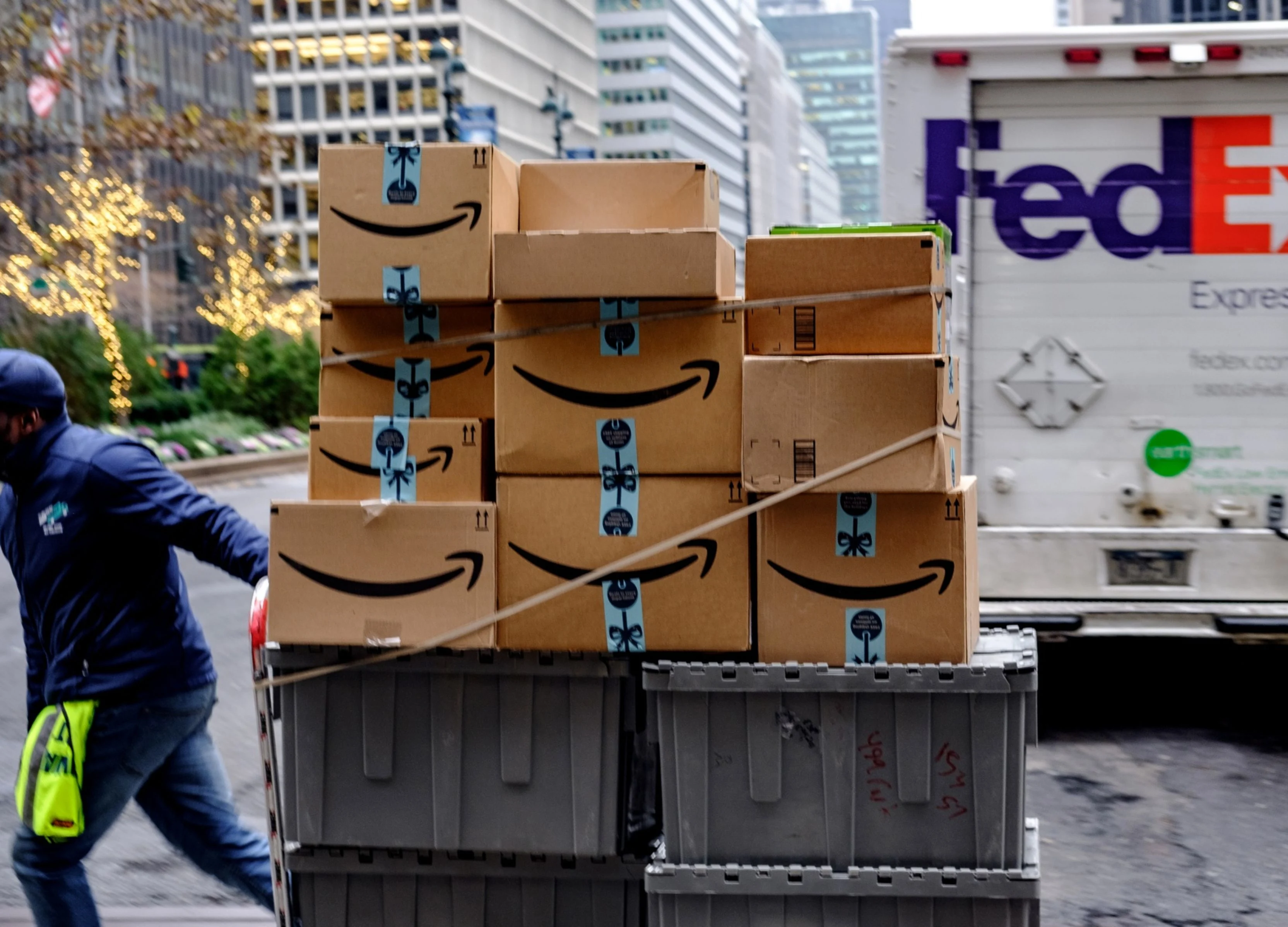 FedEx Ends Ground-Delivery Deal With Amazon