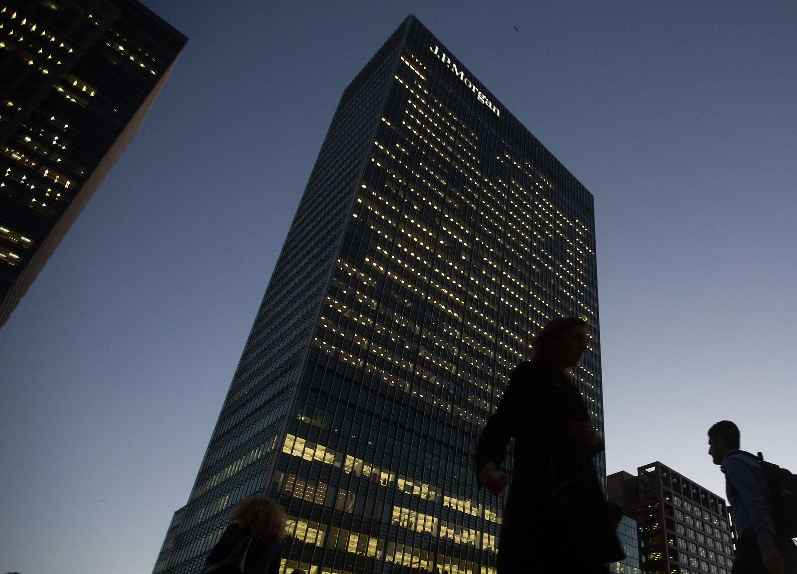 JPMorgan Senior Banker Karen Simon to Leave After 36 Years