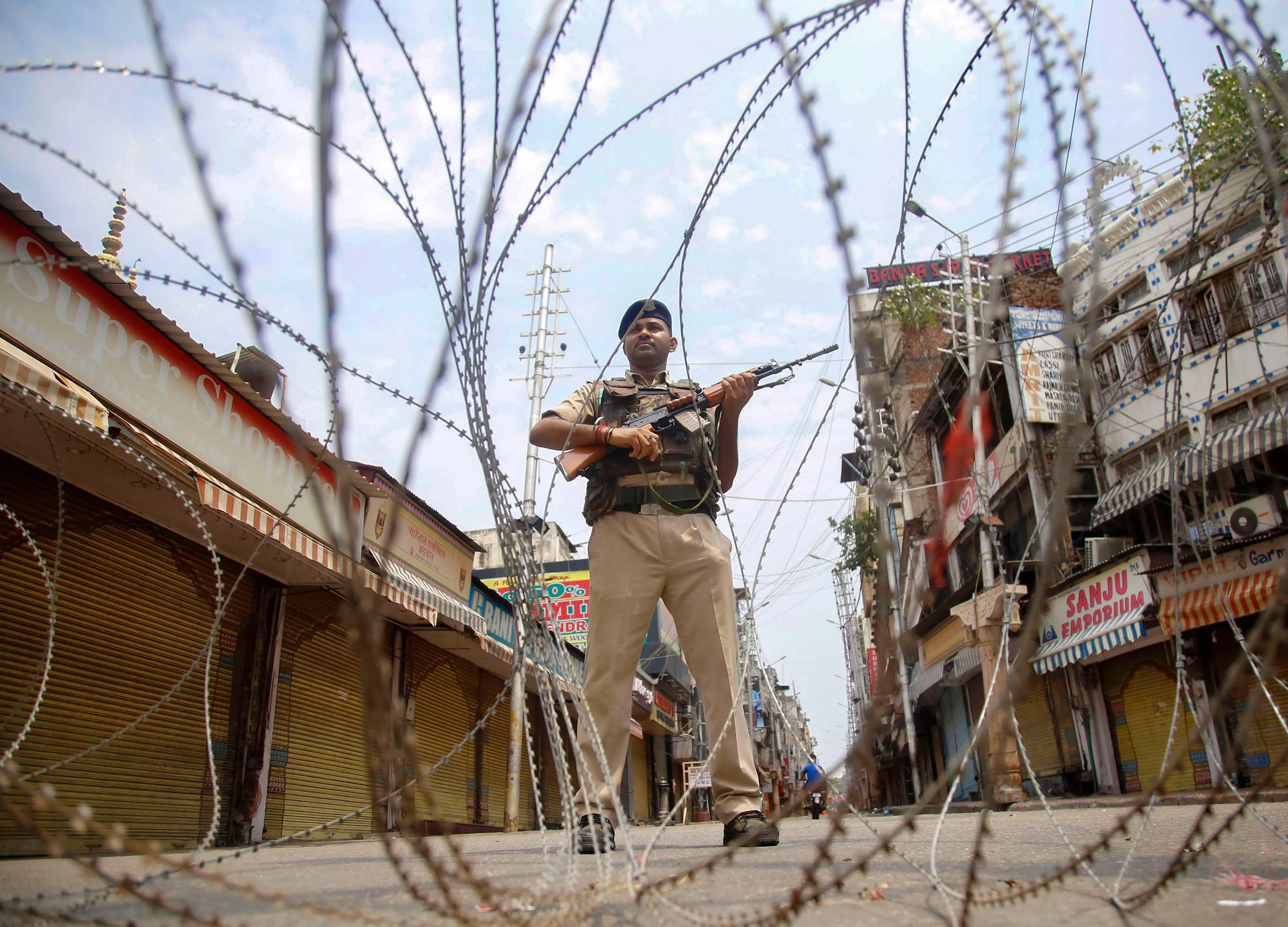 J&K Governor Reviews Security Scenario, Directs Administration To Be Alert