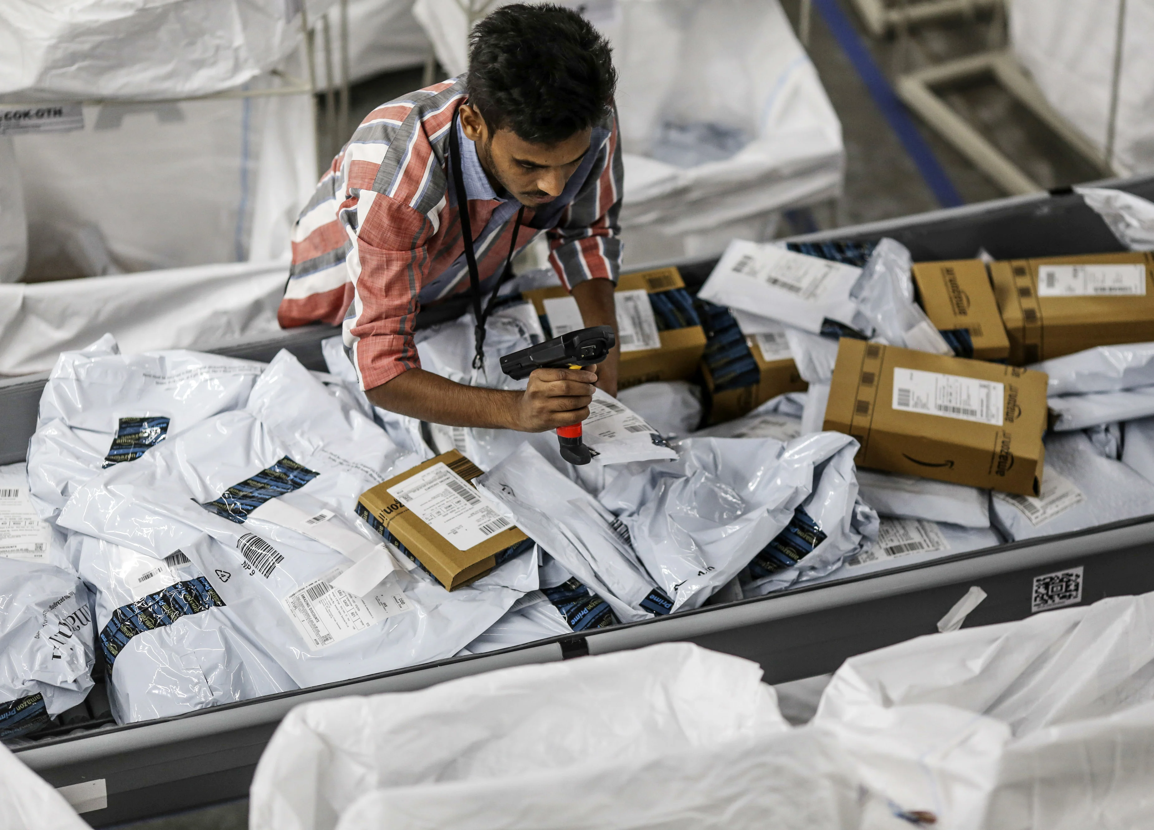 Amazon, Flipkart Create Over 1.4 Lakh Temporary Jobs Ahead Of Festive Sales