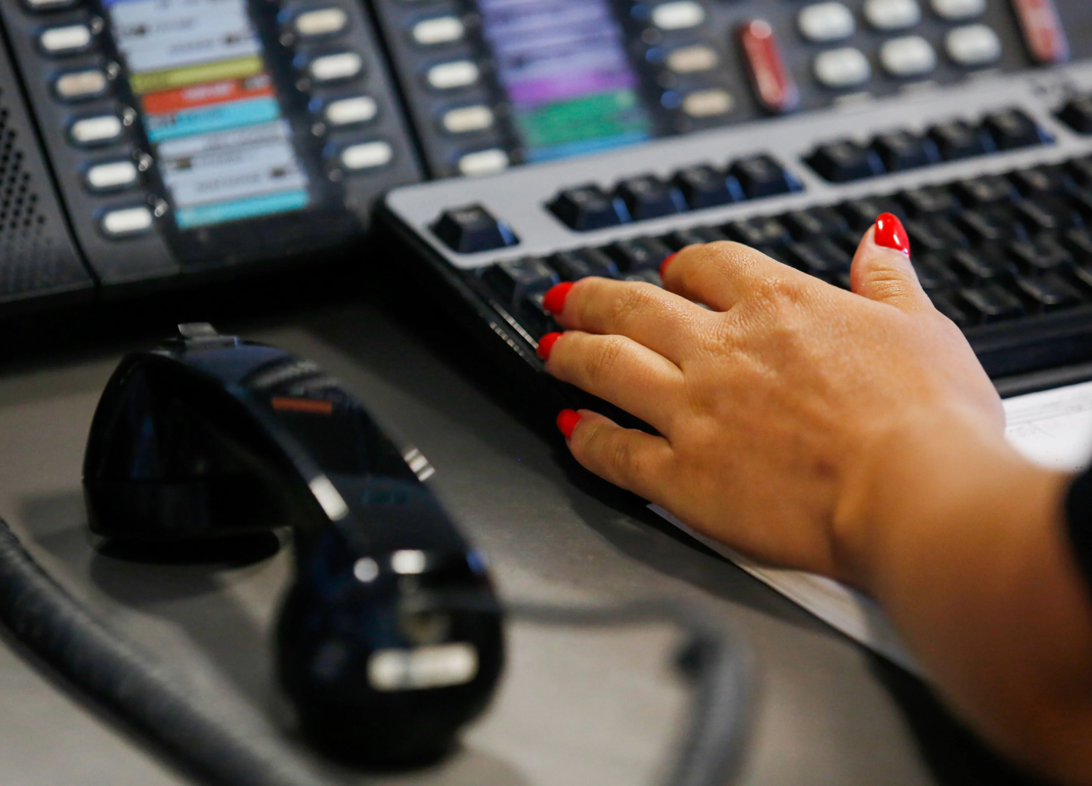 Women Desert Trading Floors as Bias Blocks Path to Management