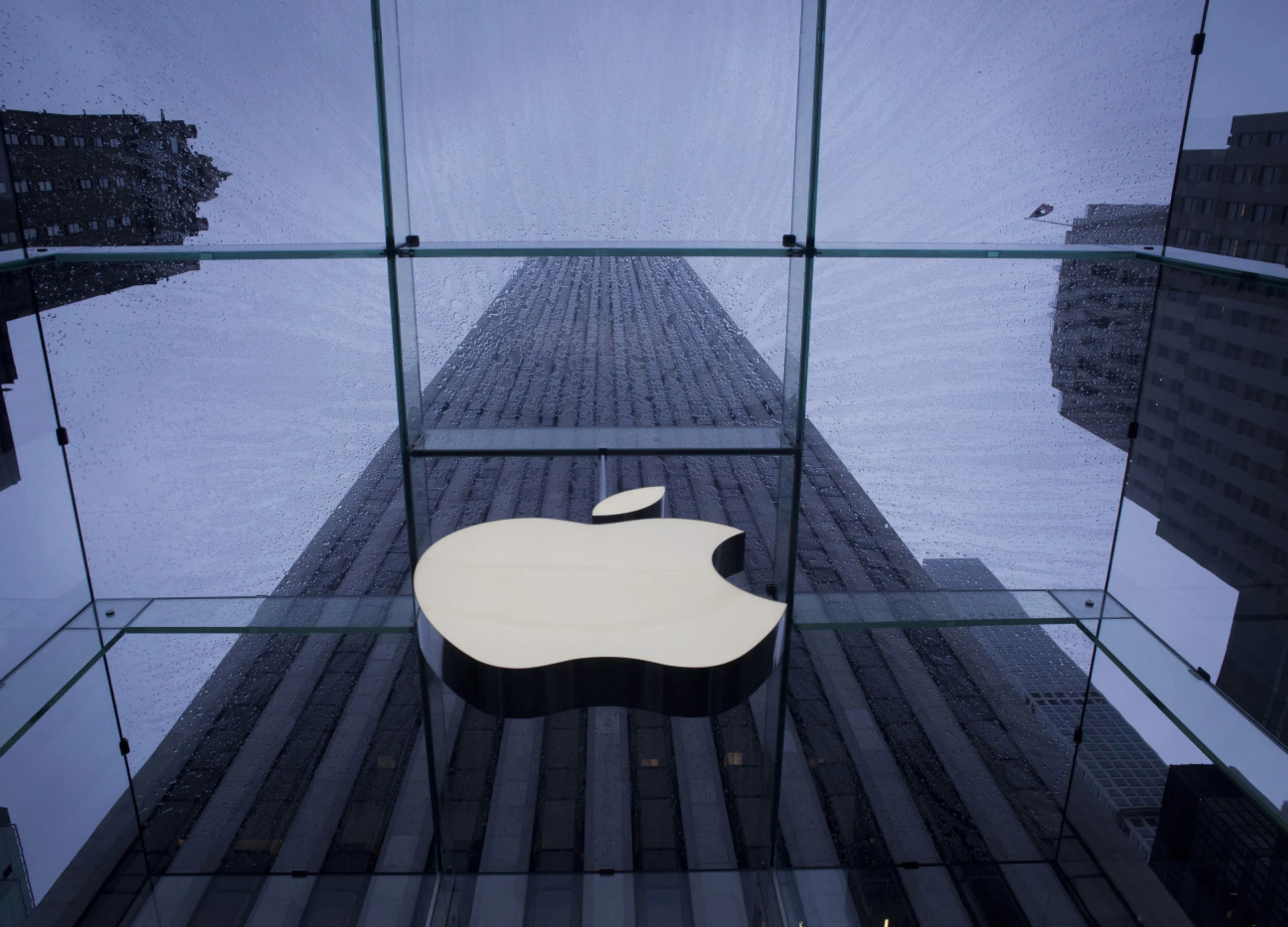 Apple Hires AstraZeneca Chief Information Officer David Smoley