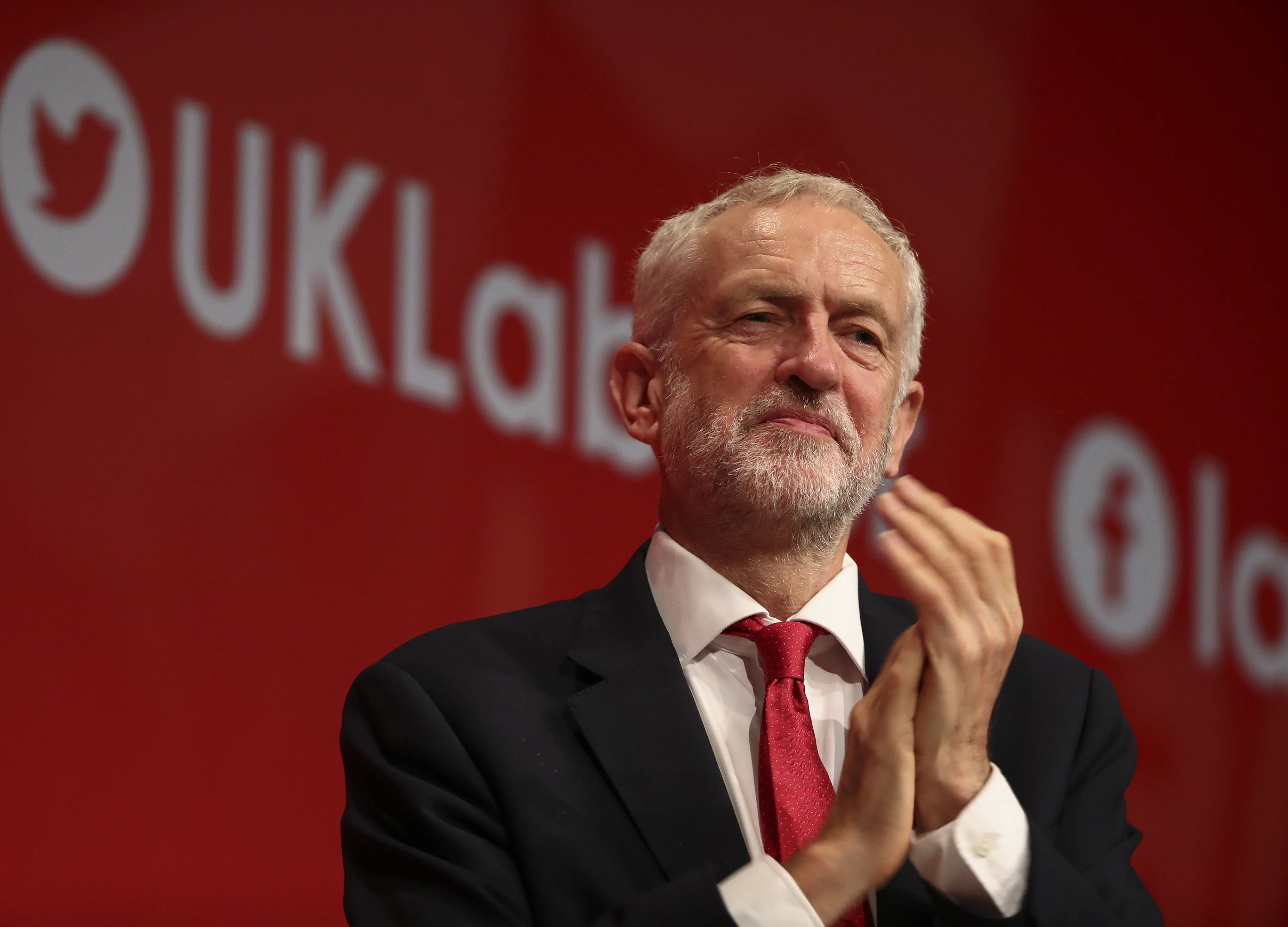 Corbyn Unveils Manifesto to Rile U.K.’s Bankers and Billionaires