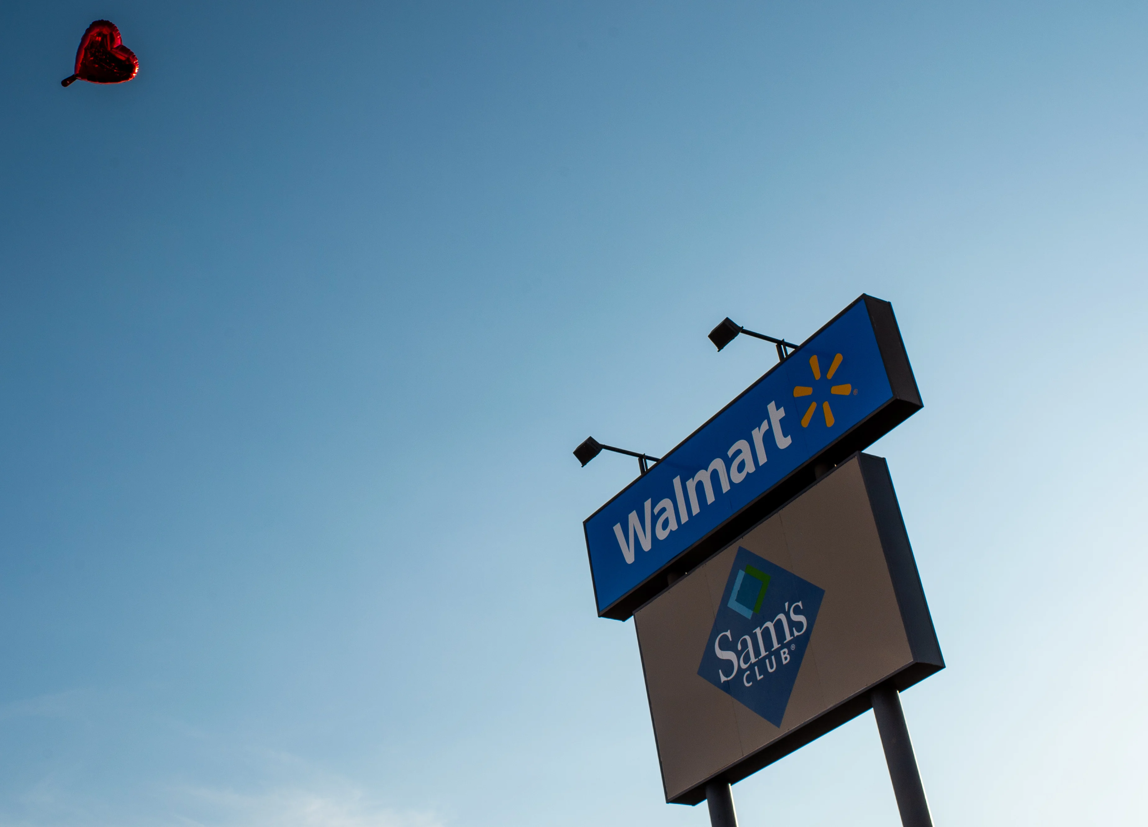 Walmart to Redesign Produce Section in Bid to Fend Off Amazon